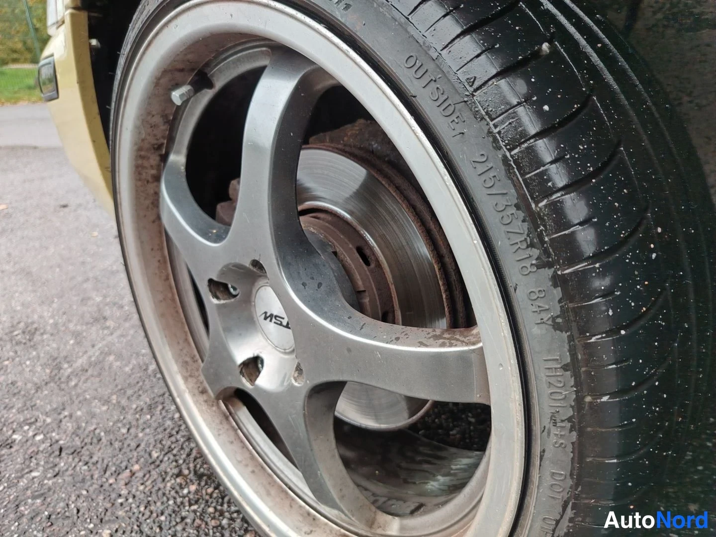 Keltainen Volvo S40 2001, yksityiskohta, kuva 23