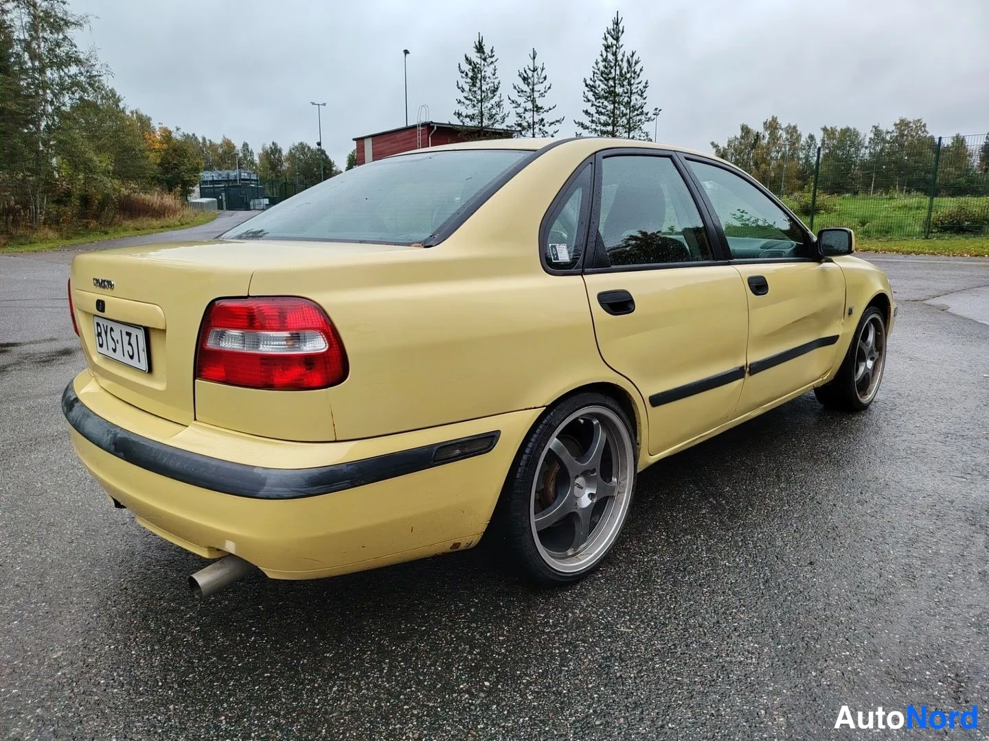 Keltainen Volvo S40 2001, takaviisto, kuva 7