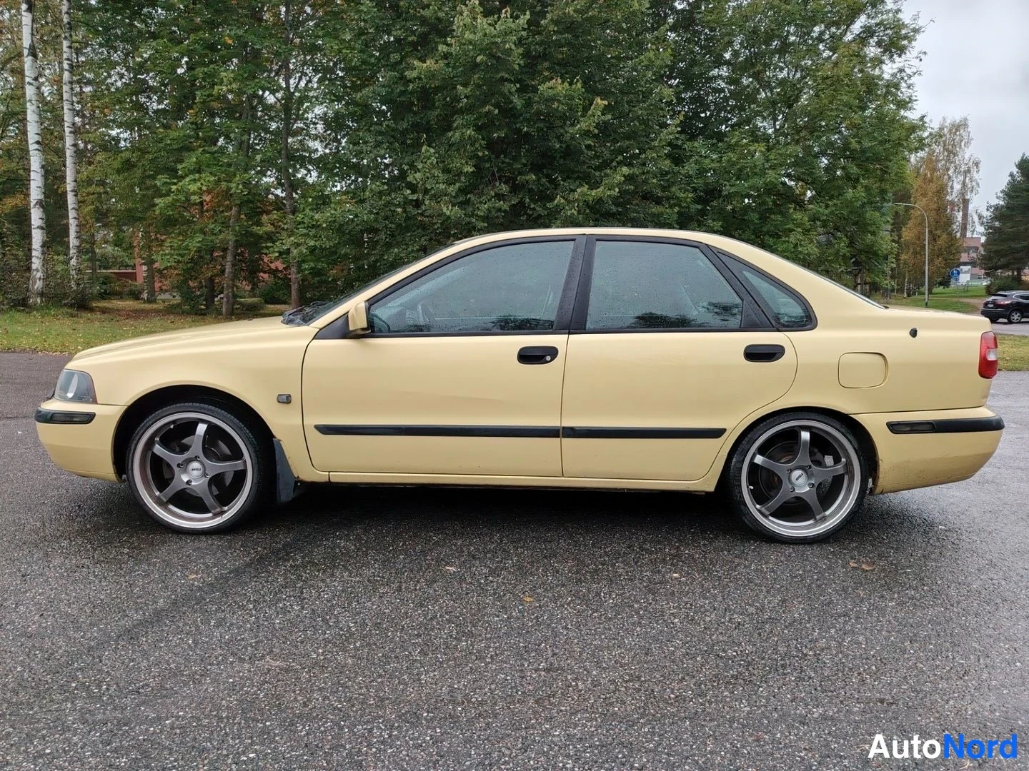 Keltainen Volvo S40 2001, etuviisto, keula vasemmalle, kuva 2