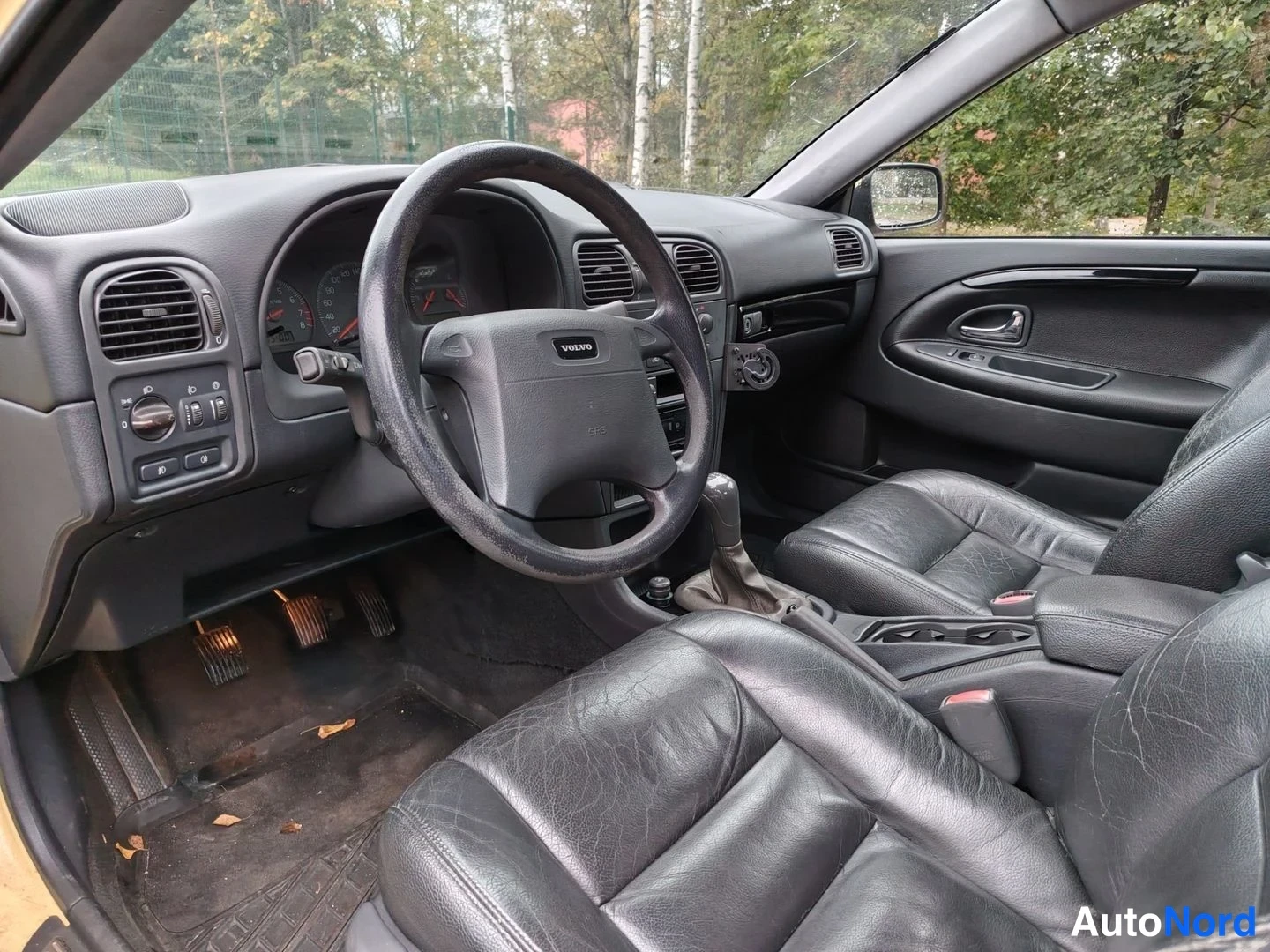 Keltainen Volvo S40 2001, ohjaamo, kuva 11