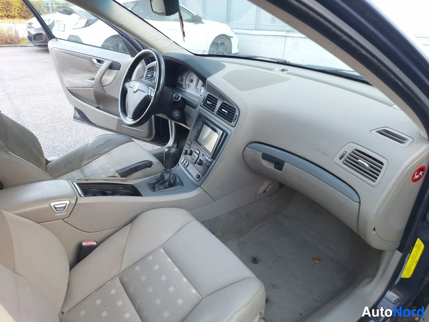 Sininen Volvo S60 2007, ohjaamo, kuva 12