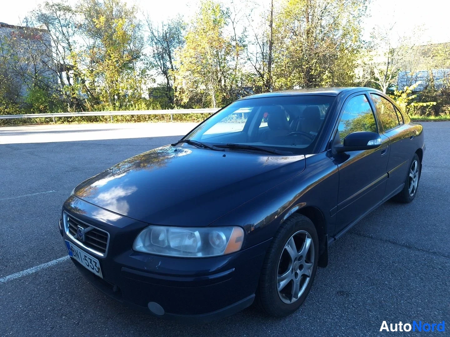 Sininen Volvo S60 2007, etuviisto, keula vasemmalle, kuva 2
