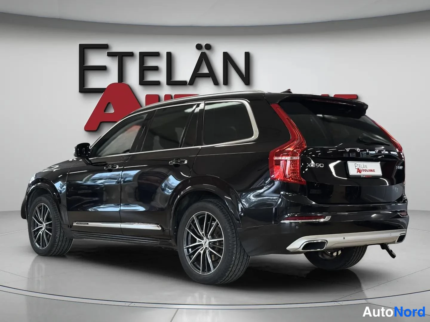 Musta Volvo XC90 2015, takaviisto, kuva 5