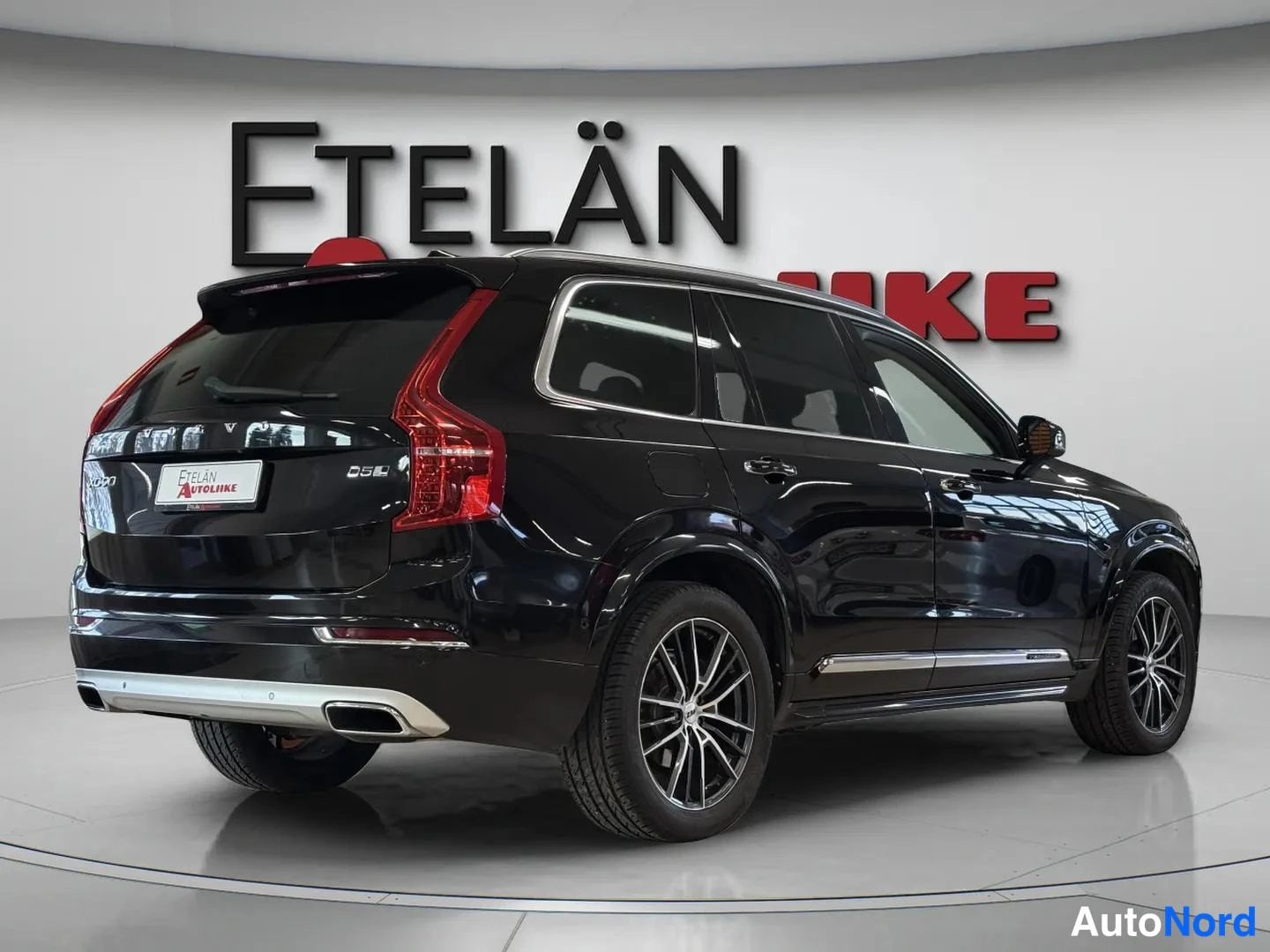 Musta Volvo XC90 2015, takaviisto, kuva 6