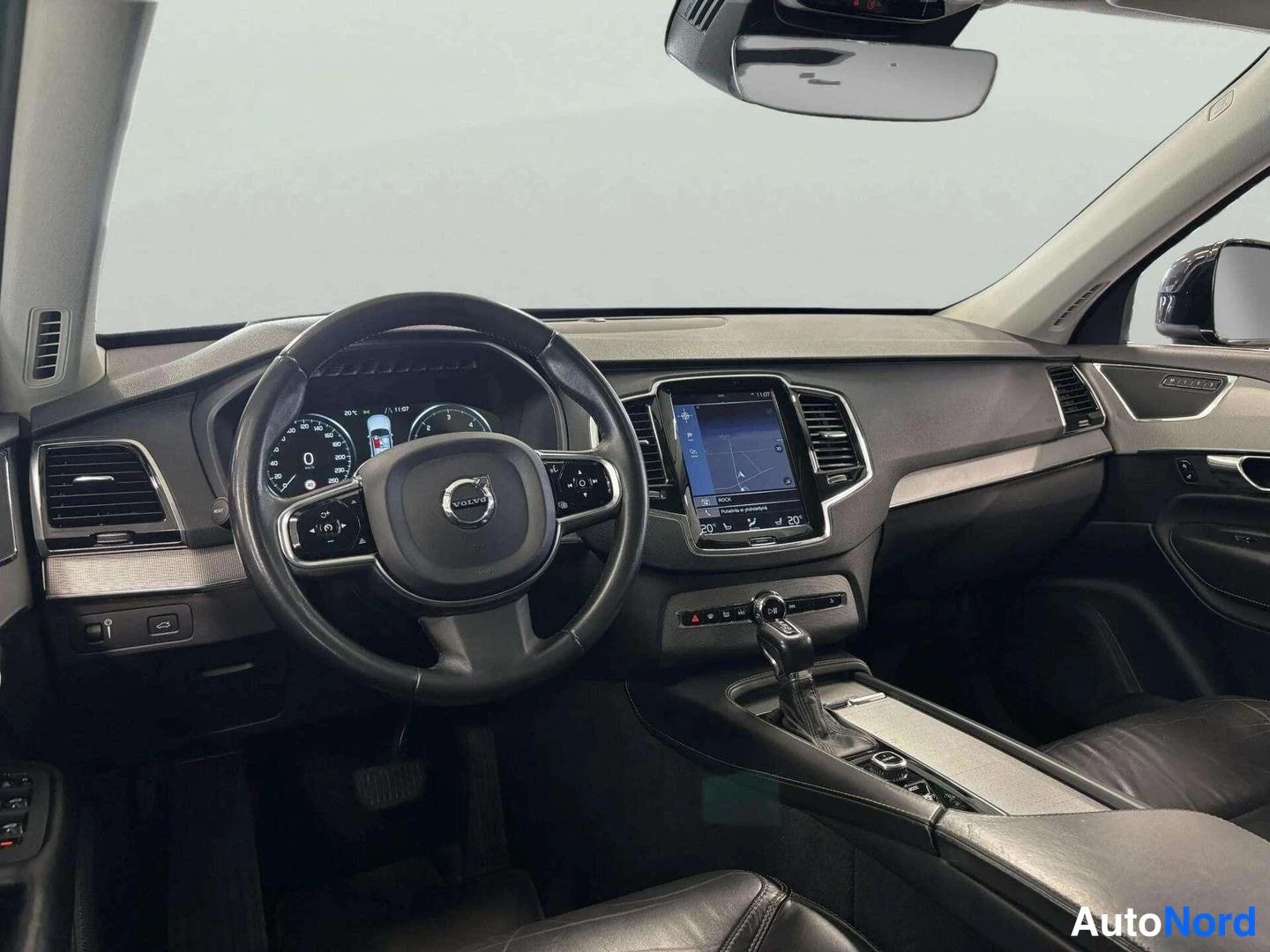 Musta Volvo XC90 2015, ohjaamo, kuva 8