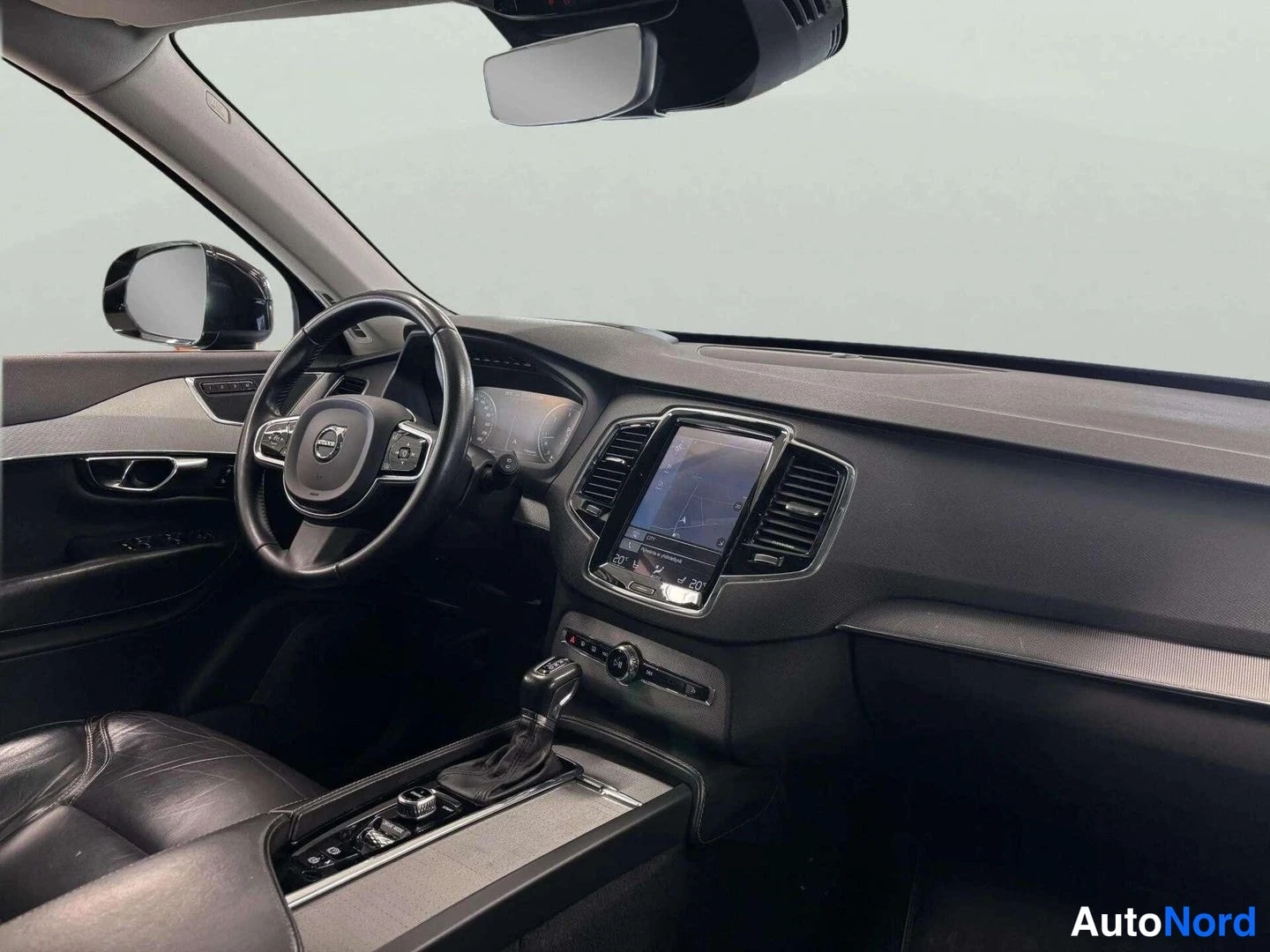 Musta Volvo XC90 2015, ohjaamo, kuva 9