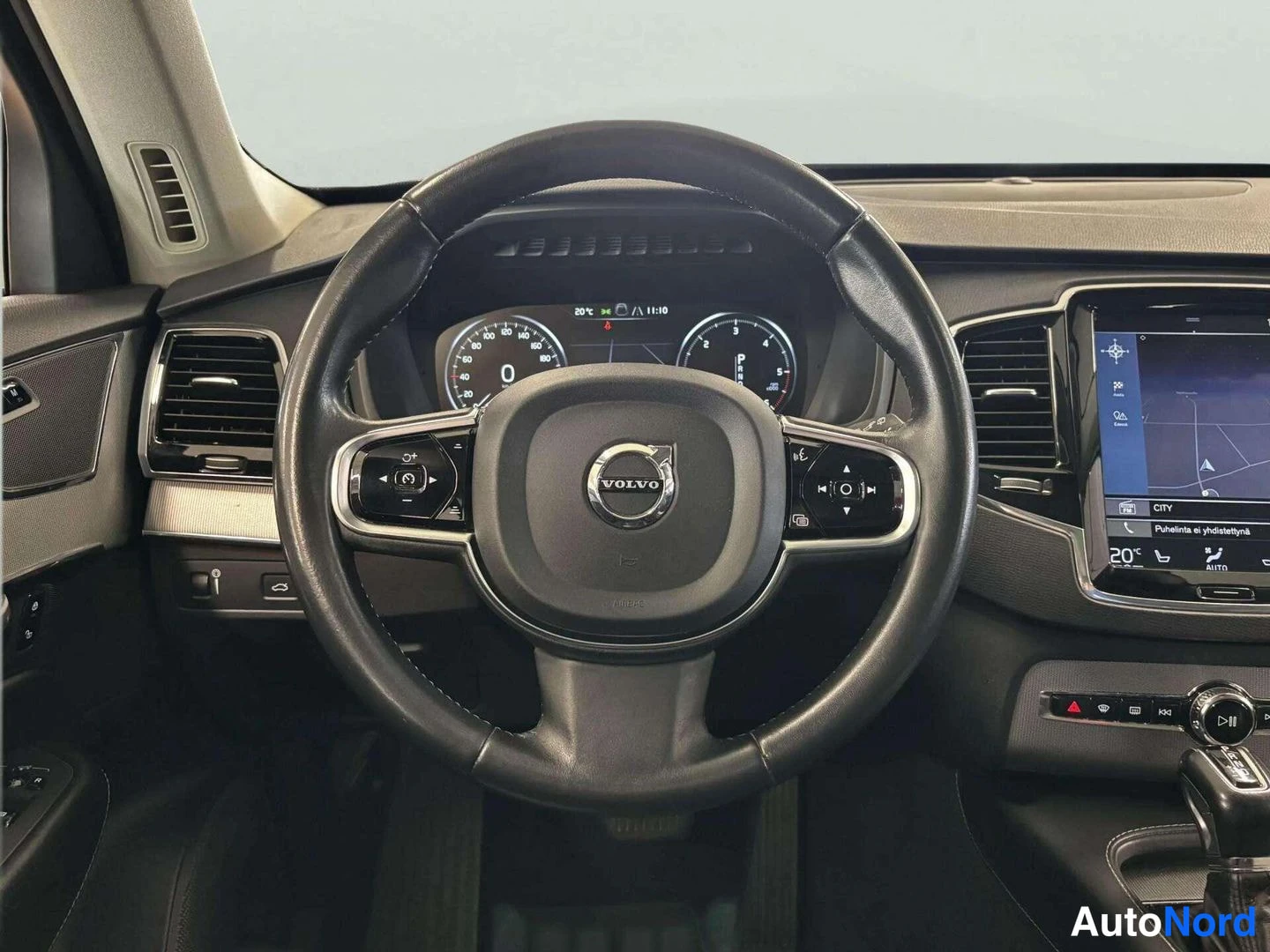 Musta Volvo XC90 2015, ohjaamo, kuva 12