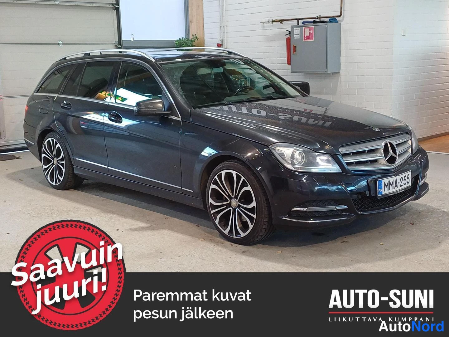 Harmaa Mercedes-Benz C 2013, etuviisto, keula oikealle, kuva 2