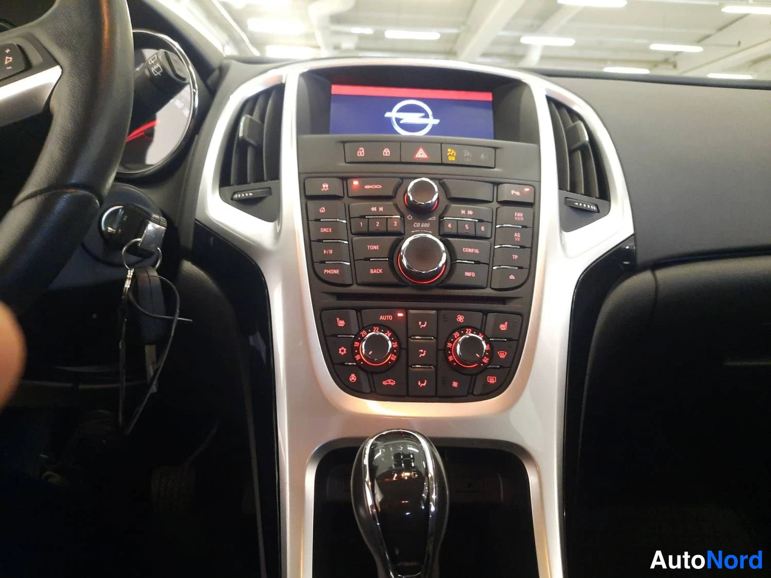 Valkoinen Opel Astra Sports Tourer 2014, yksityiskohta, kuva 14