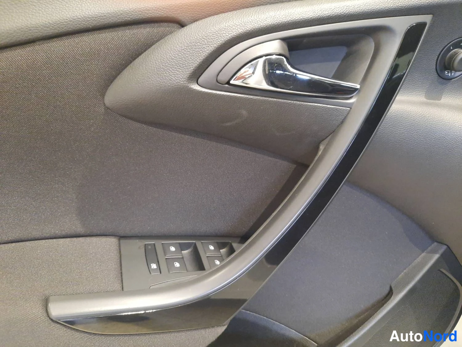 Valkoinen Opel Astra Sports Tourer 2014, yksityiskohta, kuva 18