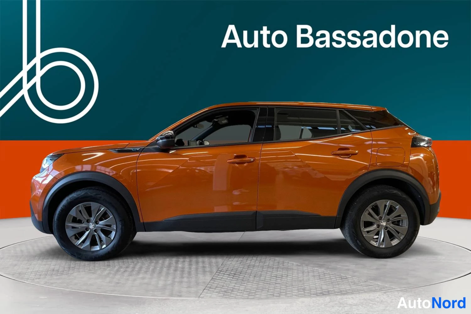 Oranssi Peugeot E-2008 2023, sivulta, kuva 4