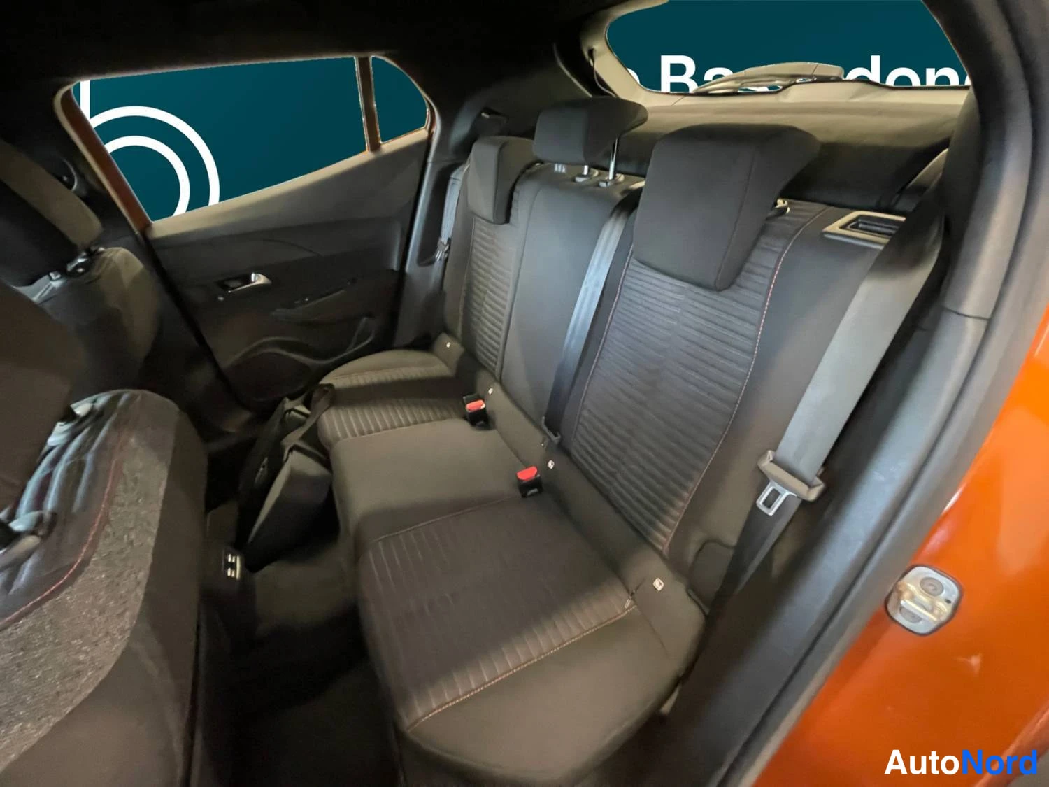 Oranssi Peugeot E-2008 2023, takaistuimet, kuva 12