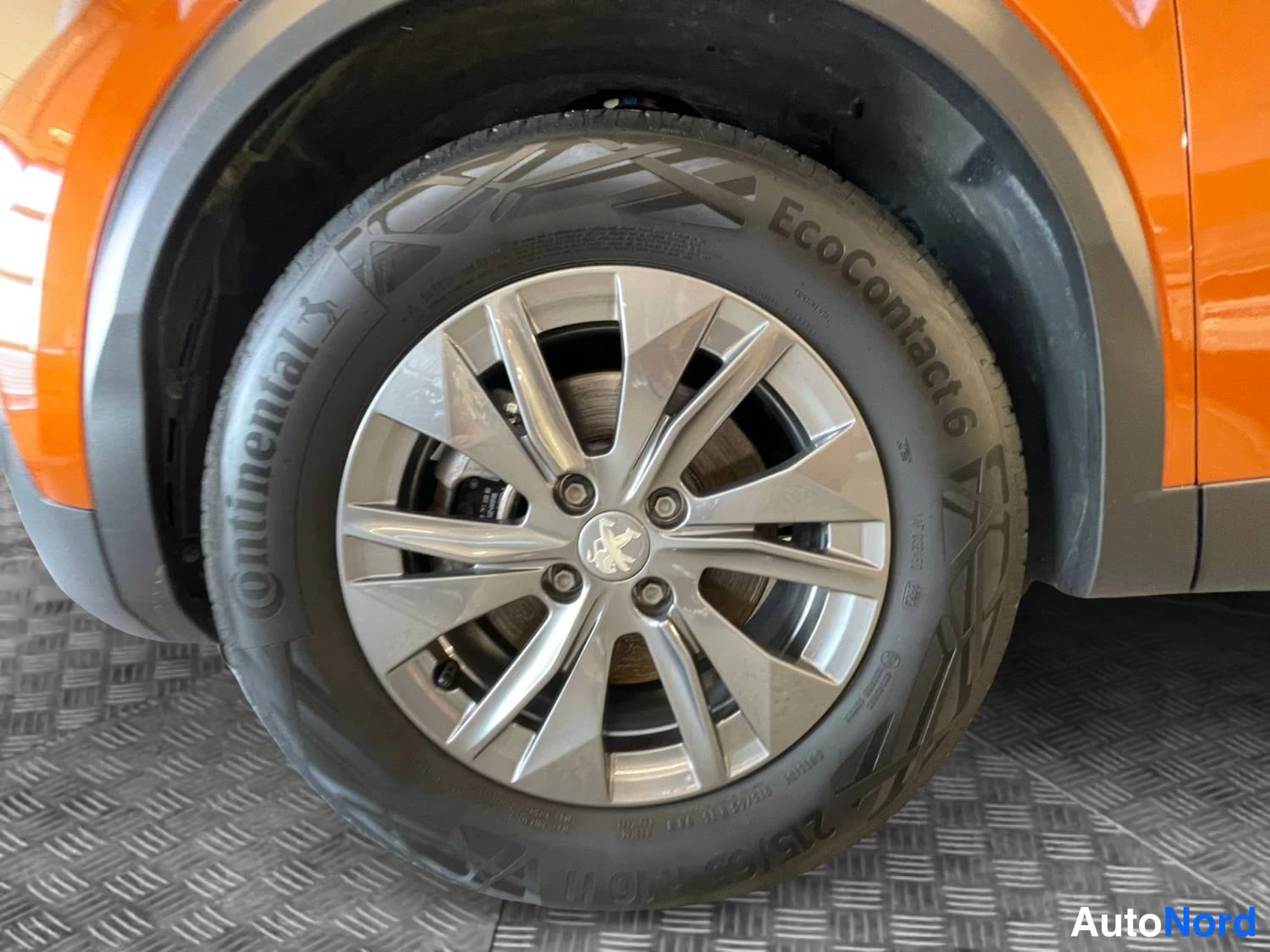 Oranssi Peugeot E-2008 2023, yksityiskohta, kuva 15