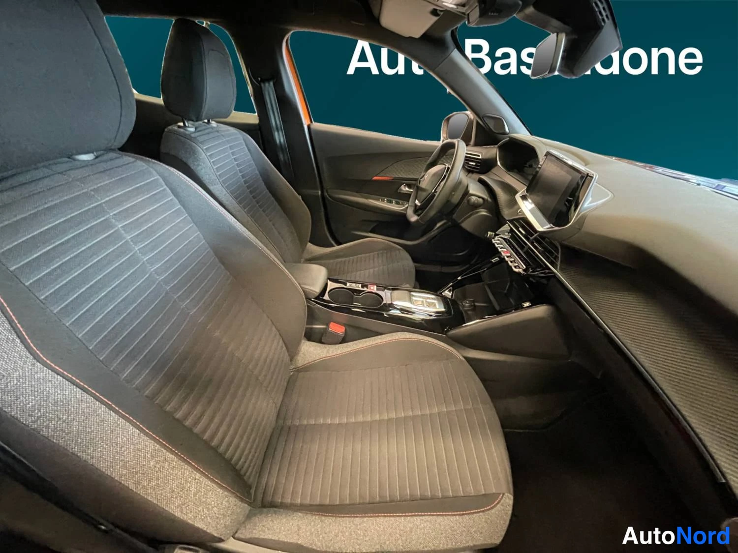 Oranssi Peugeot E-2008 2023, etuistuimet, kuva 11