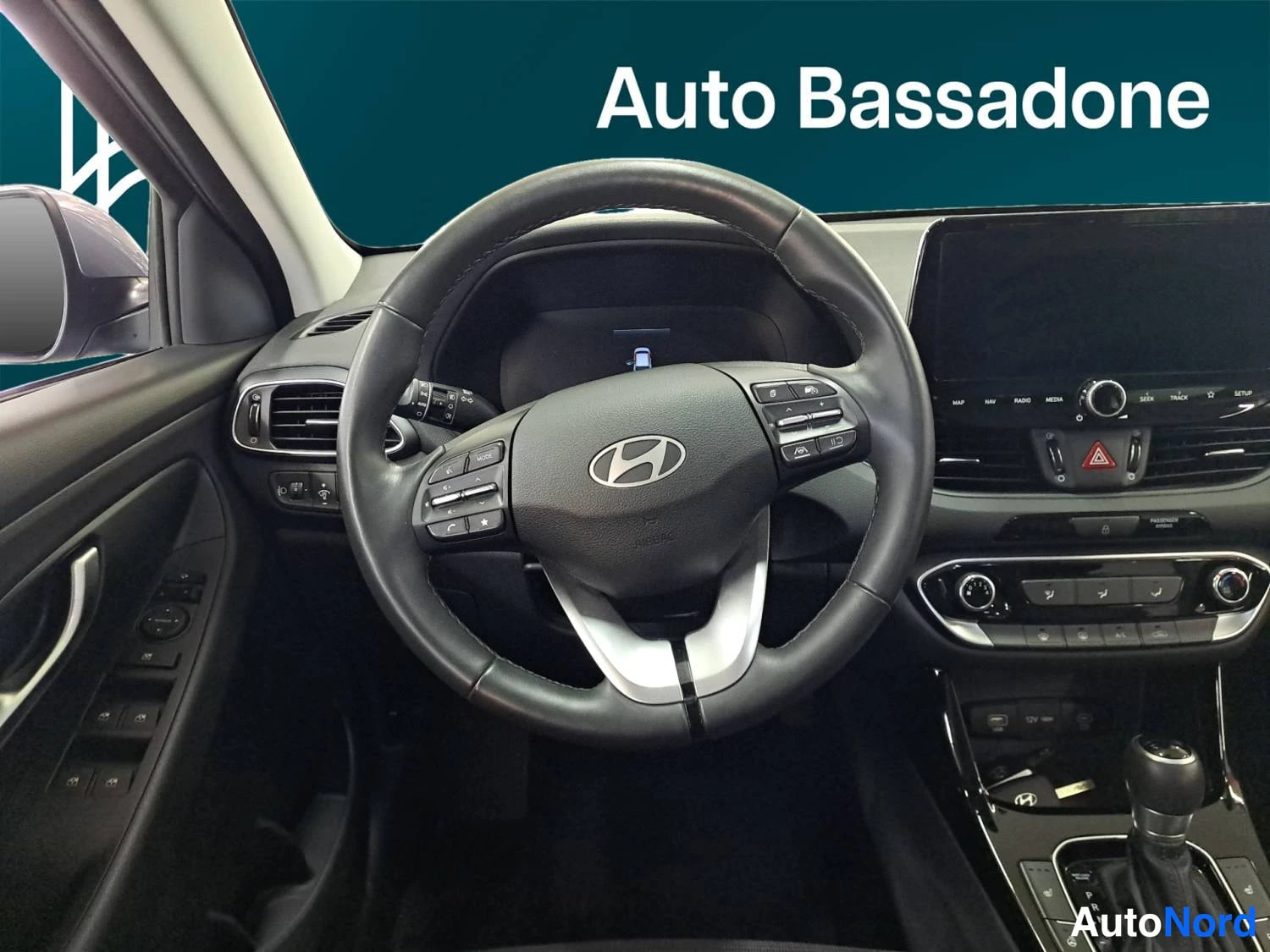 Harmaa Hyundai I30 2025, ohjaamo, kuva 11