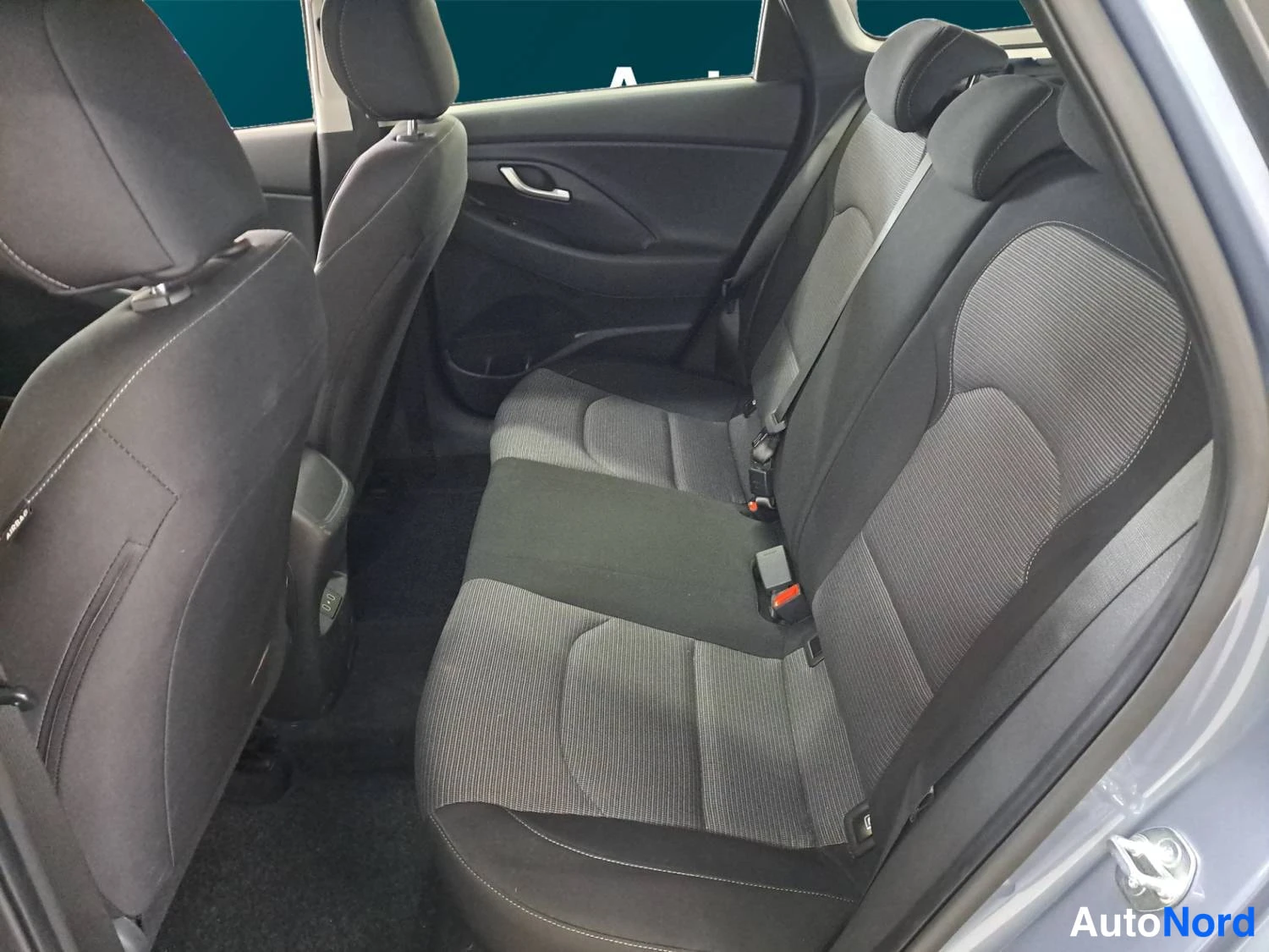 Harmaa Hyundai I30 2025, takaistuimet, kuva 13