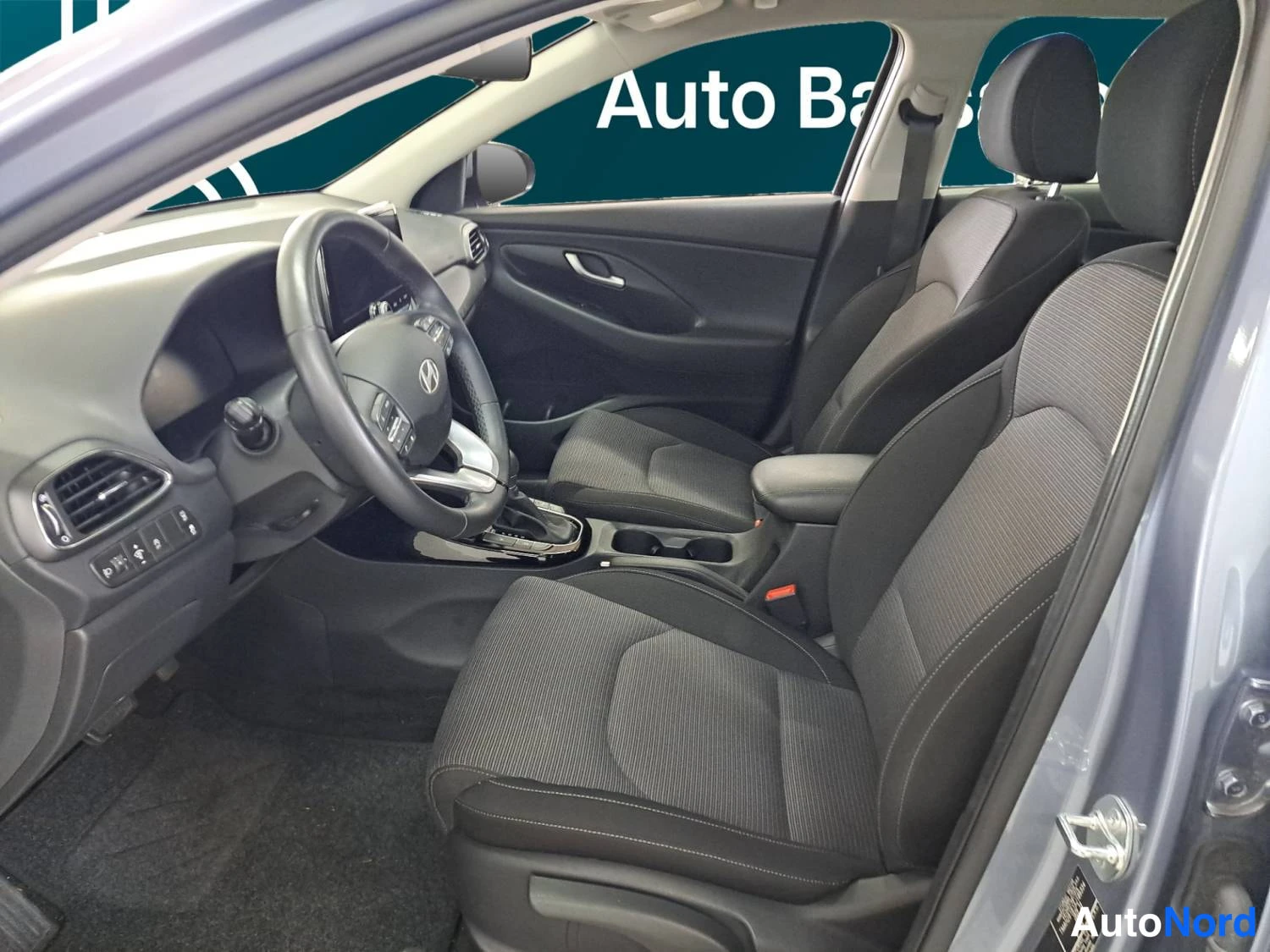Harmaa Hyundai I30 2025, ohjaamo, kuva 9