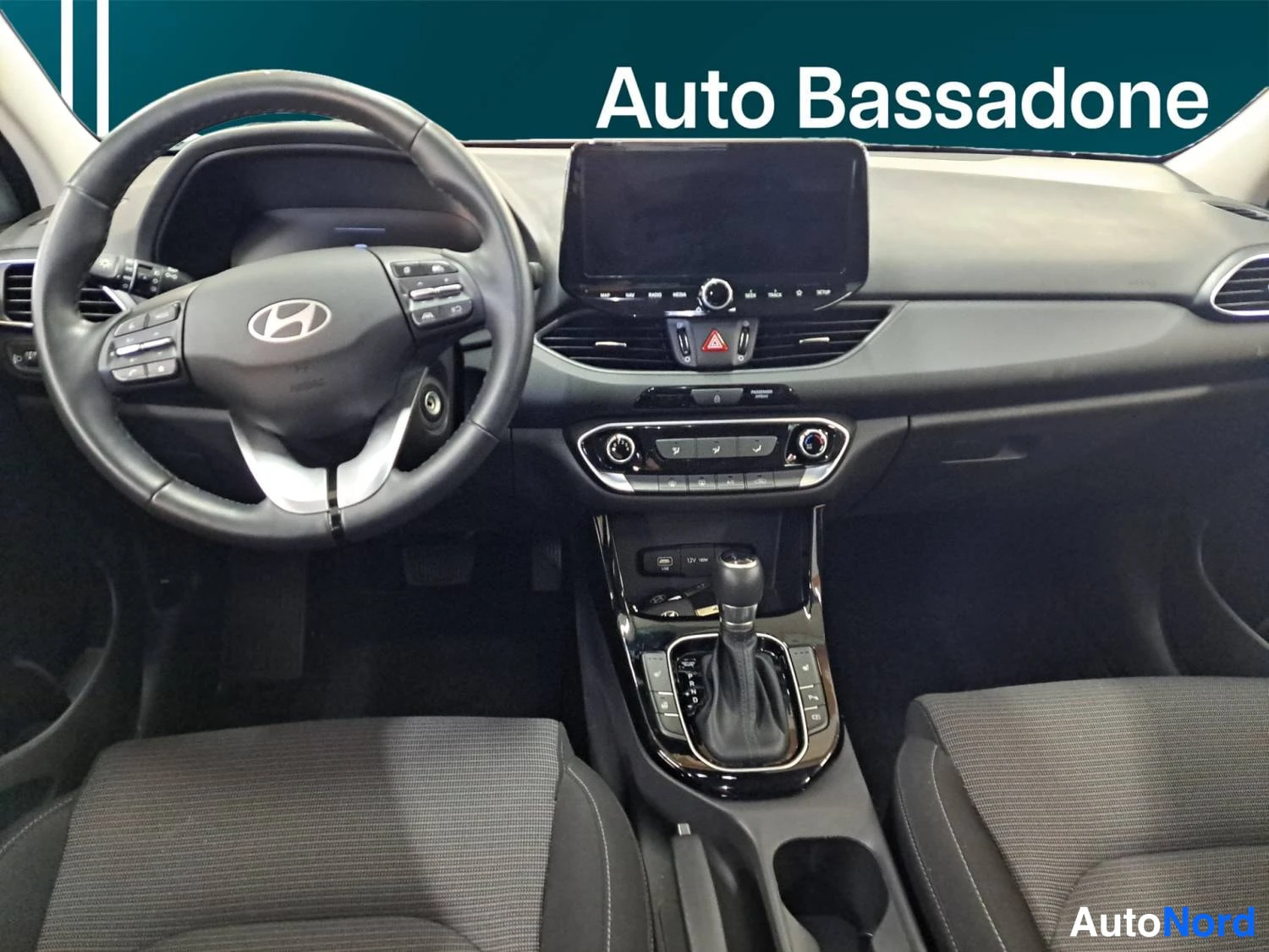 Harmaa Hyundai I30 2025, ohjaamo, kuva 10