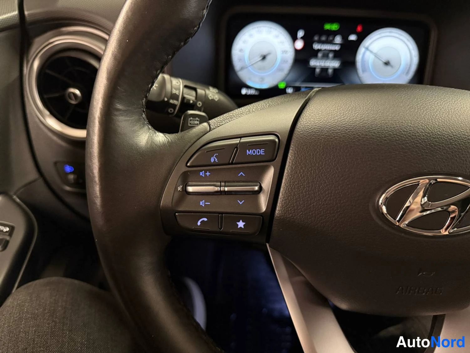 Sininen Hyundai Kona electric 2022, yksityiskohta, kuva 21