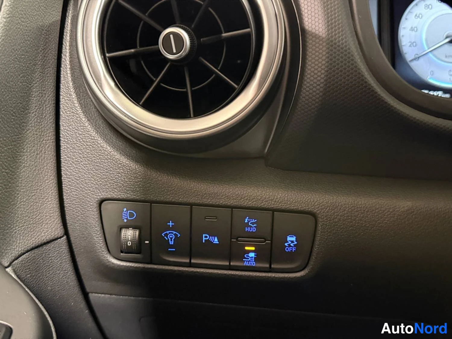 Sininen Hyundai Kona electric 2022, yksityiskohta, kuva 22