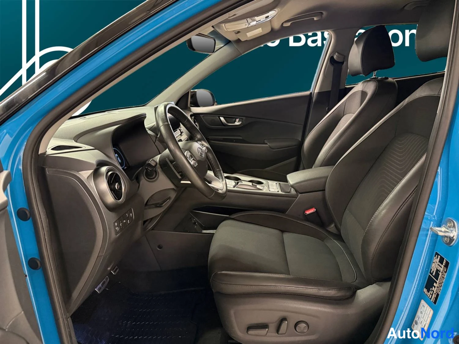Sininen Hyundai Kona electric 2022, ohjaamo, kuva 10