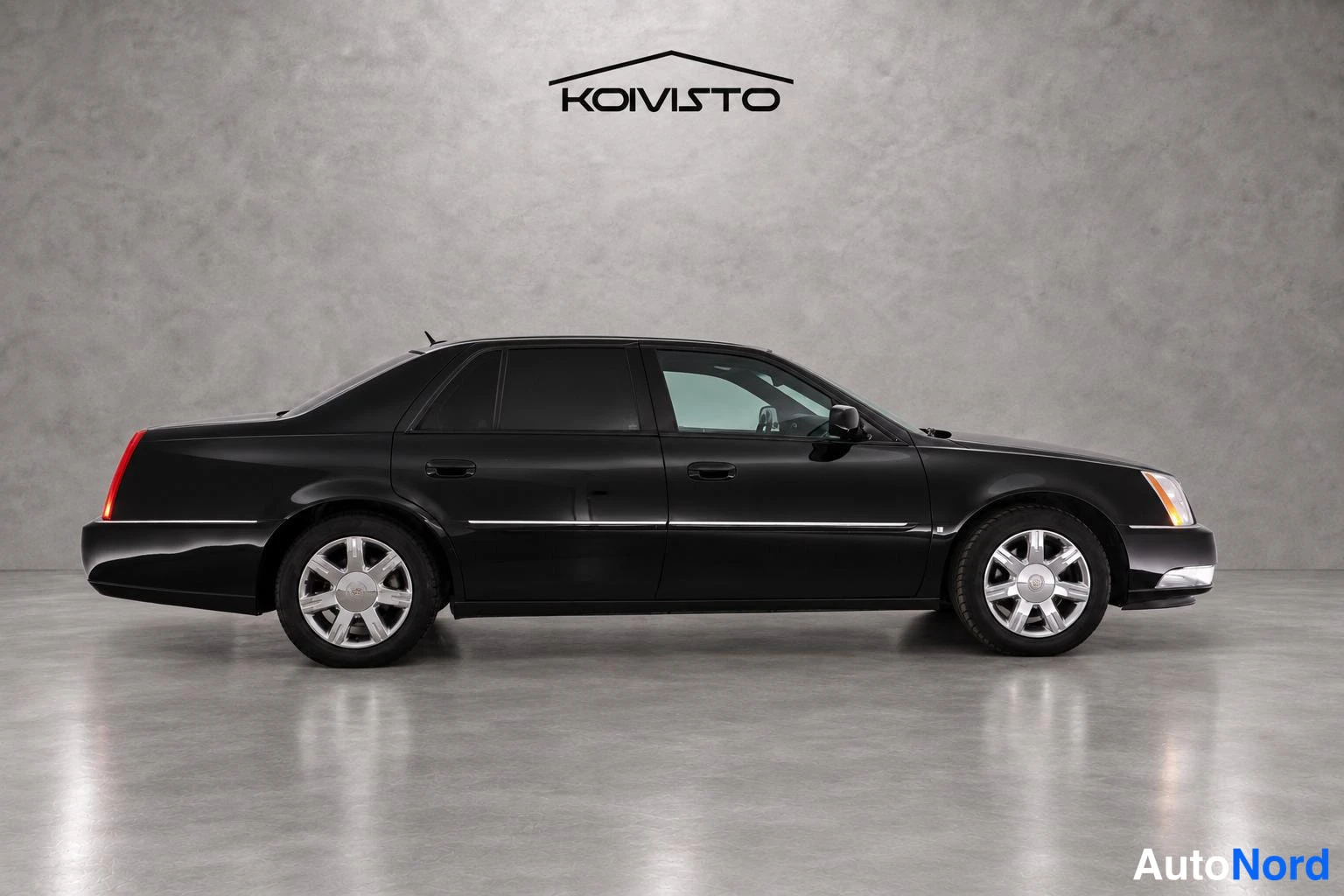 Musta Cadillac DTS 2005, etuviisto, keula oikealle, kuva 3