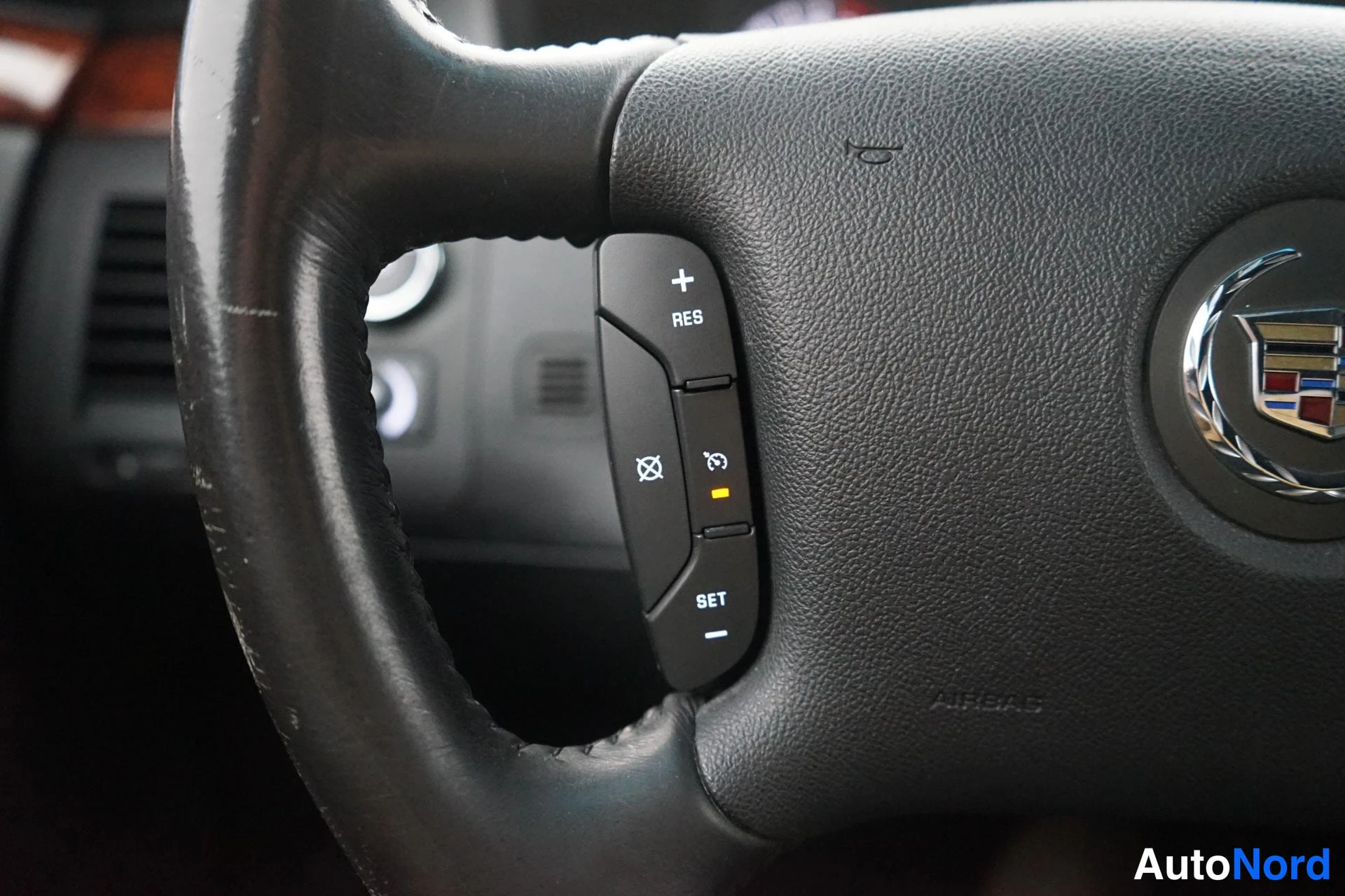 Musta Cadillac DTS 2005, yksityiskohta, kuva 19