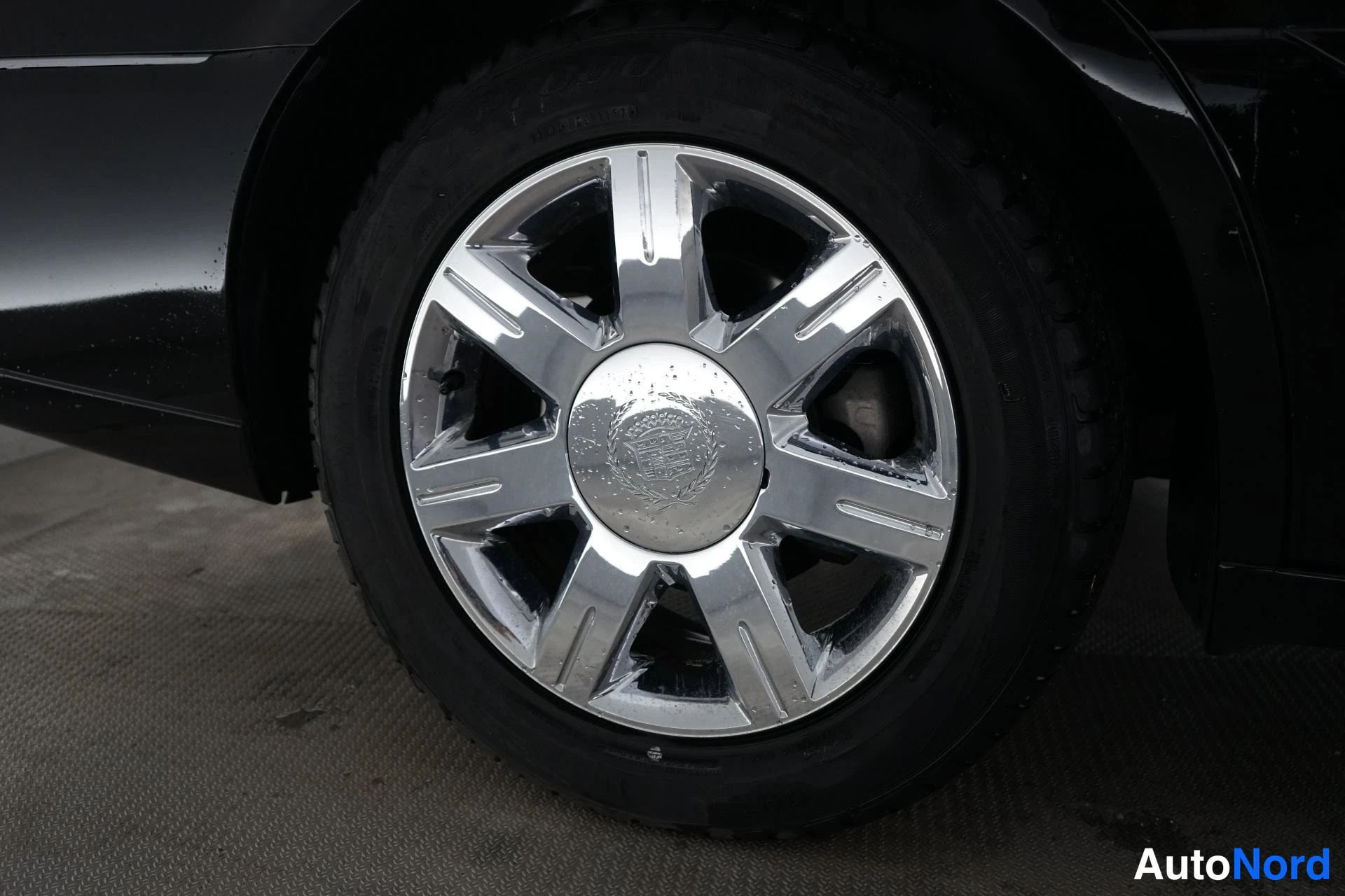 Musta Cadillac DTS 2005, yksityiskohta, kuva 21