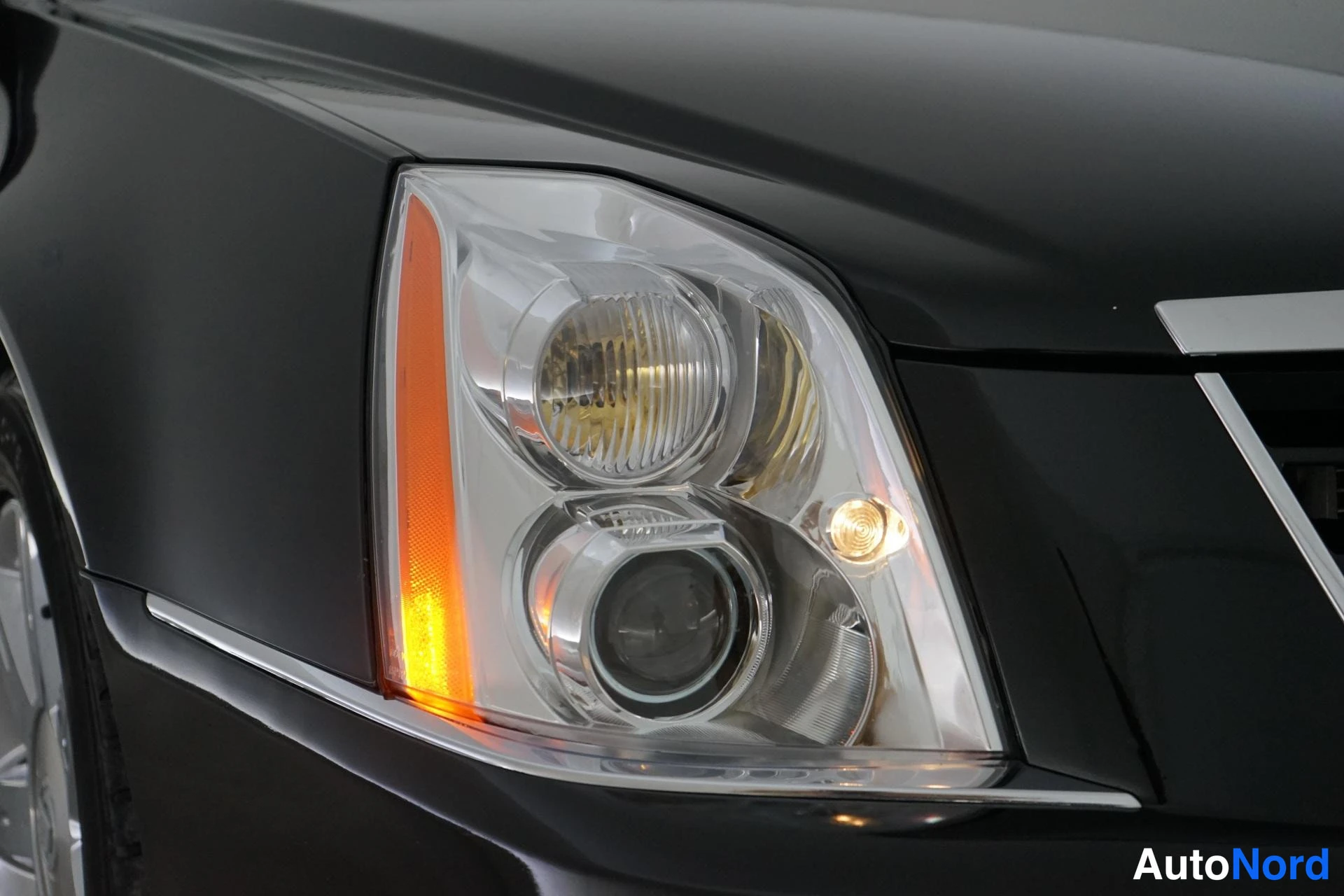 Musta Cadillac DTS 2005, yksityiskohta, kuva 22