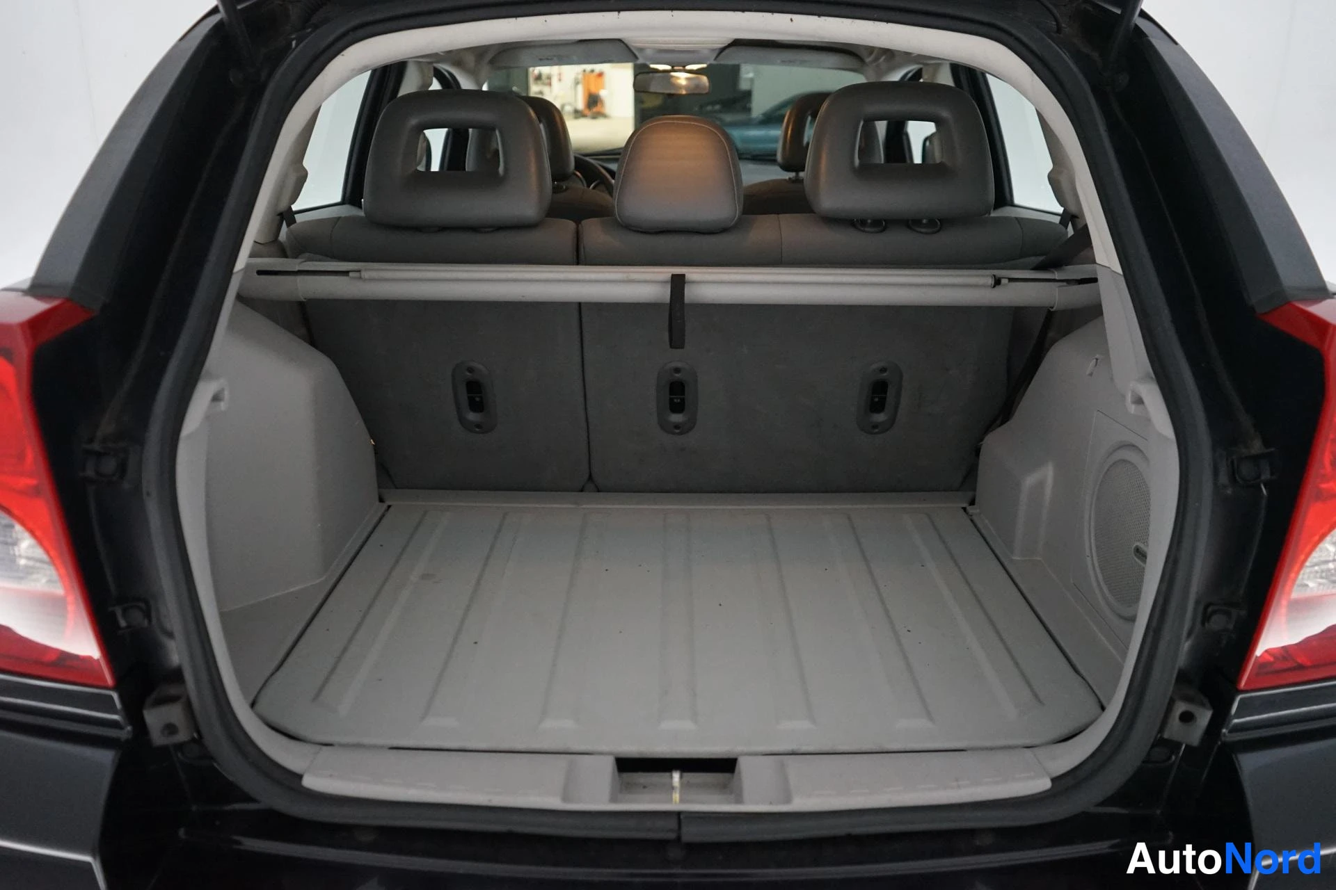 Musta Dodge Caliber 2007, tavaratila, kuva 12