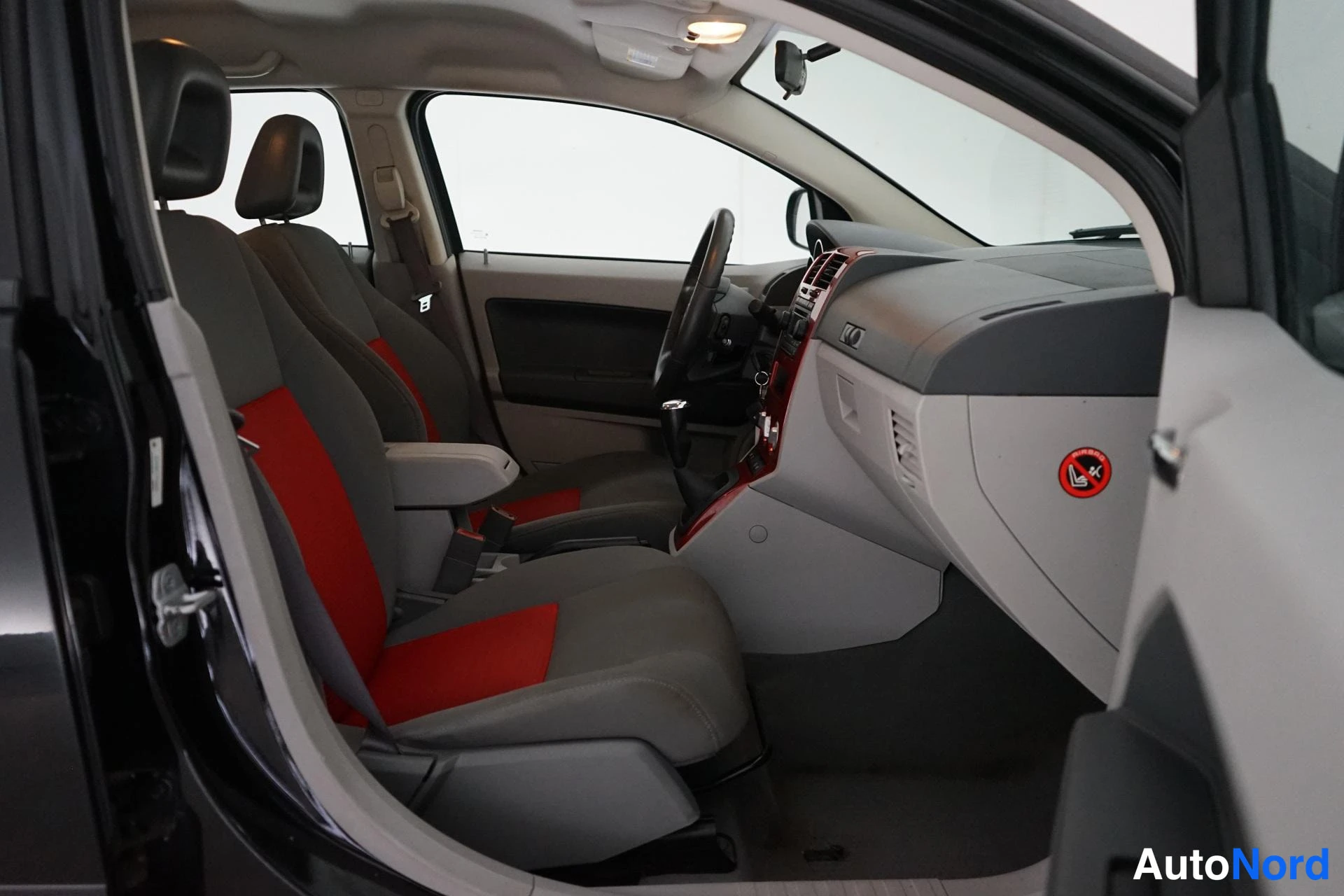 Musta Dodge Caliber 2007, etuistuimet, kuva 9