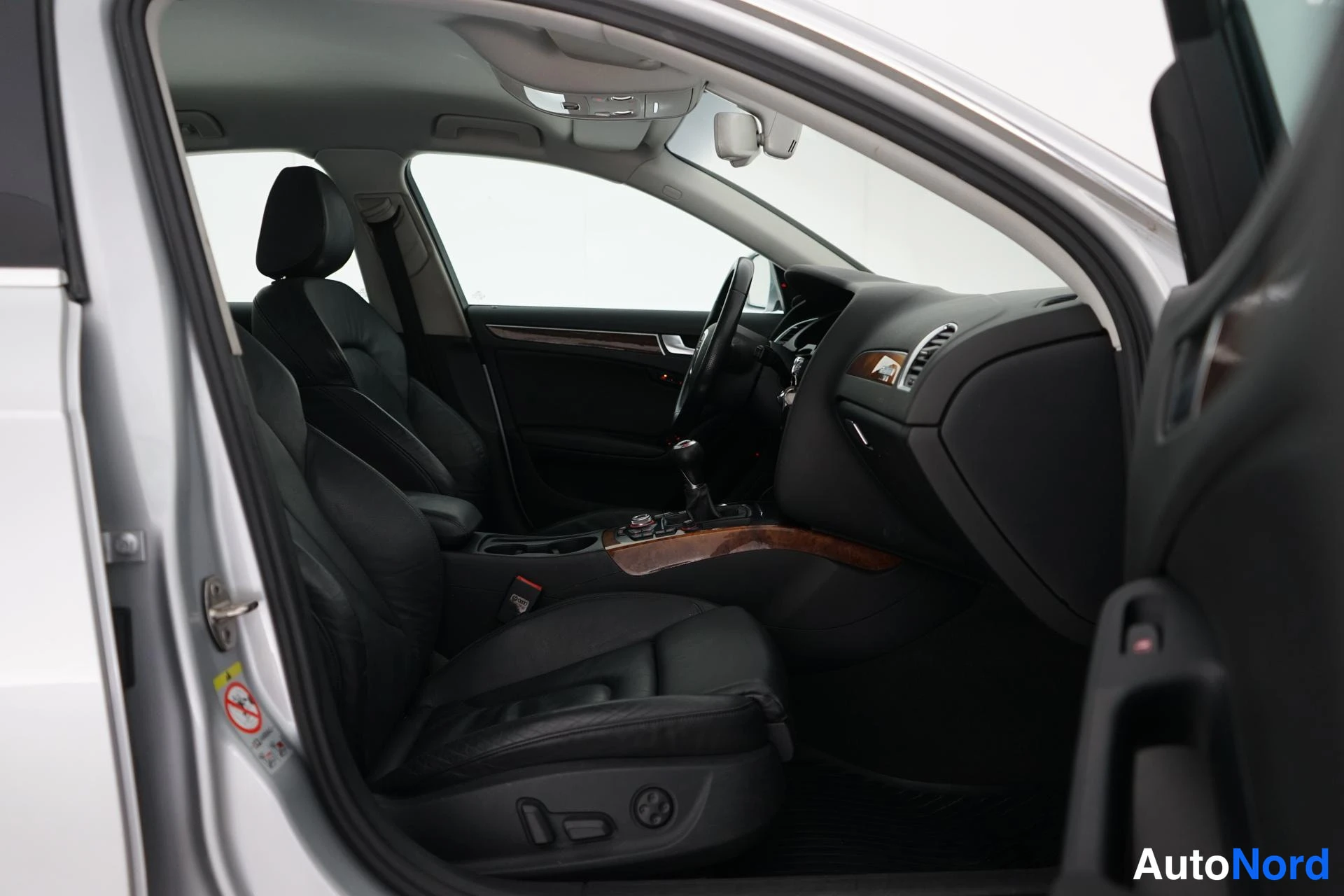 Hopea Audi A4 2008, etuistuimet, kuva 9