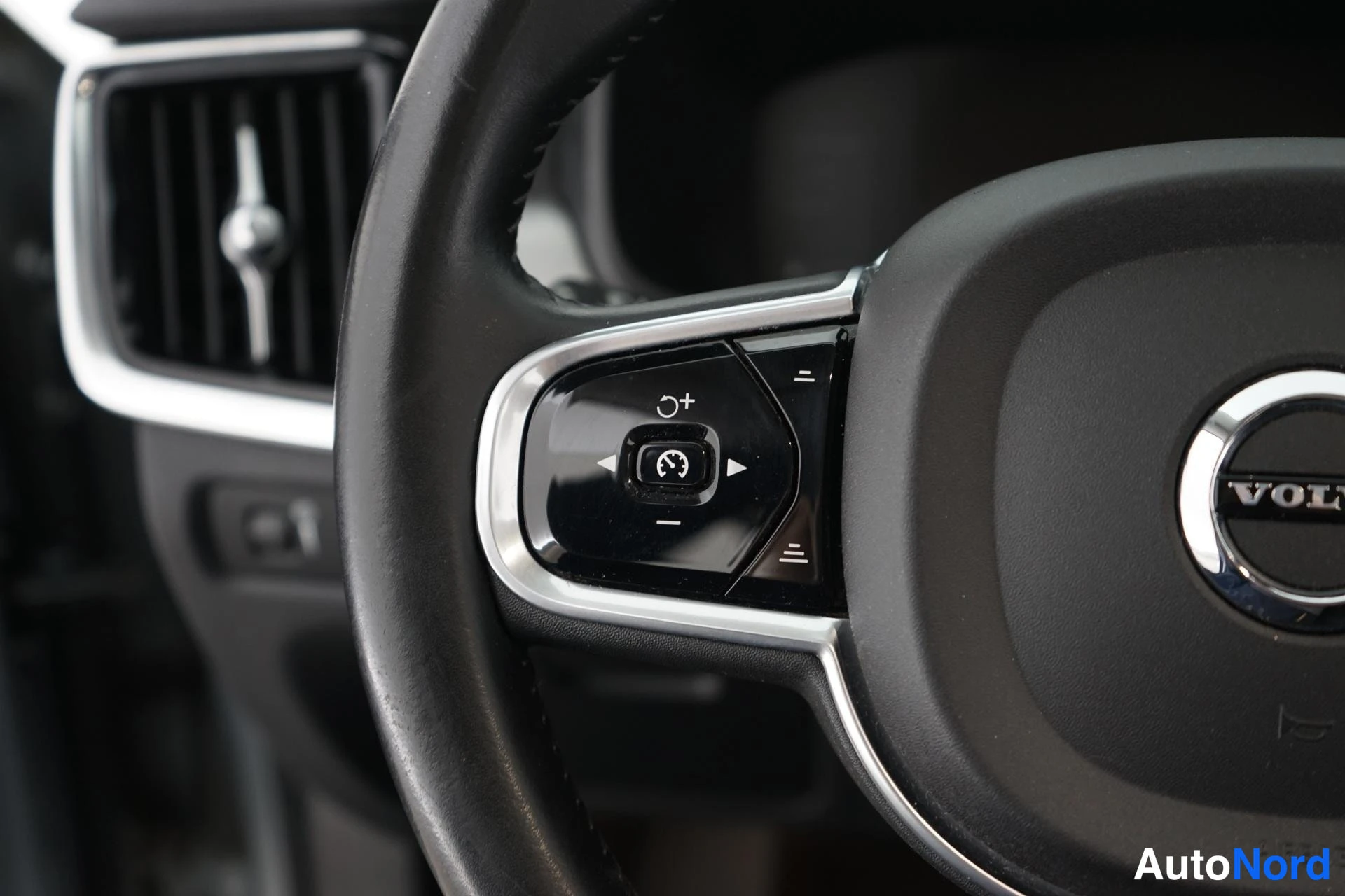 Harmaa Volvo V90 2017, yksityiskohta, kuva 20