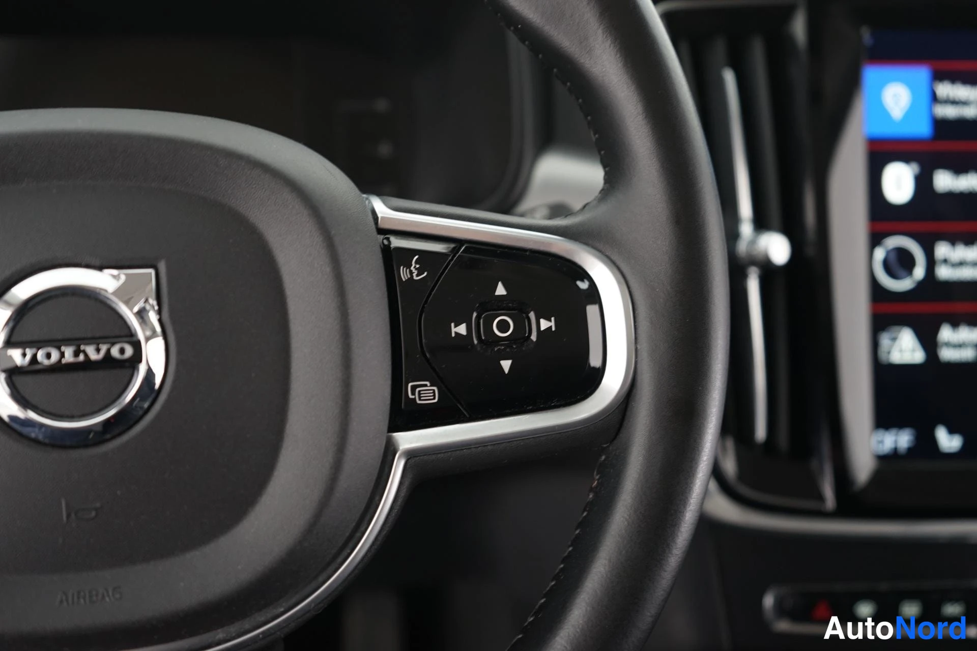 Harmaa Volvo V90 2017, yksityiskohta, kuva 21