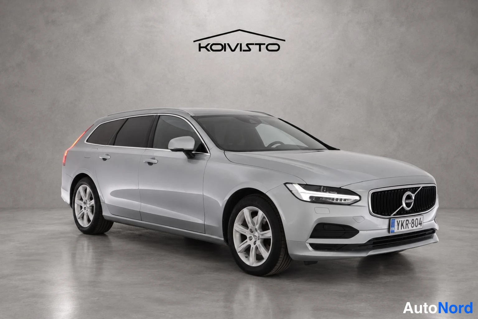 Harmaa Volvo V90 2017, etuviisto, keula oikealle, kuva 4