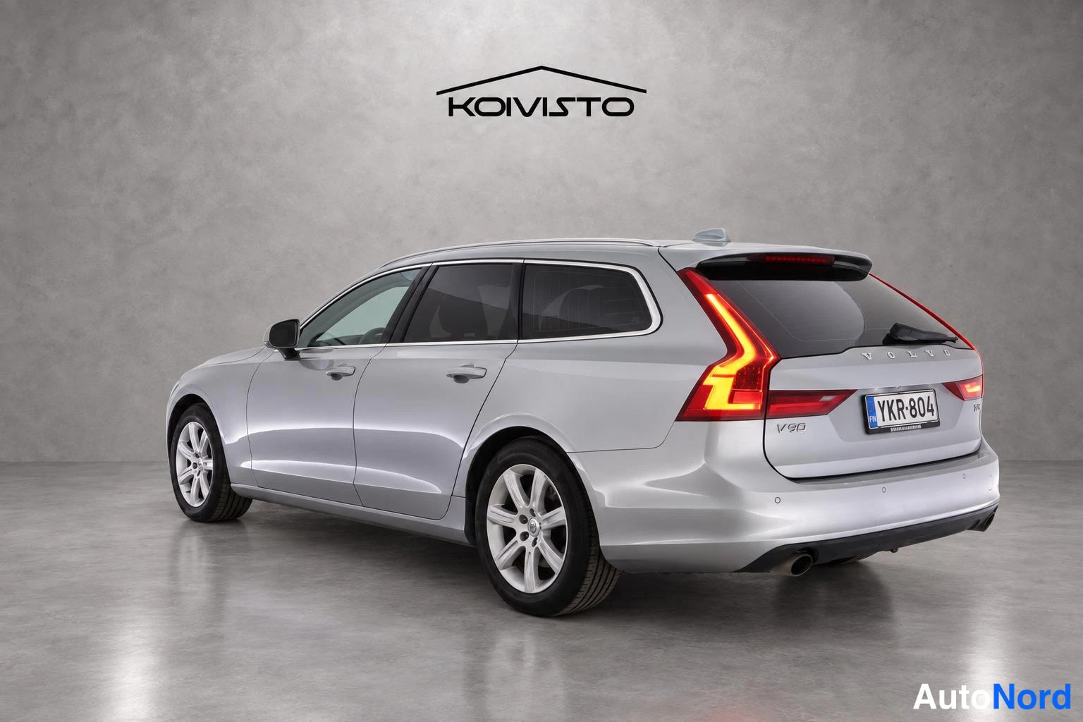 Harmaa Volvo V90 2017, takaviisto, kuva 6