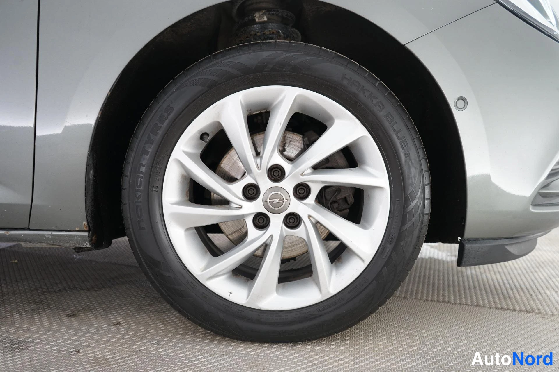 Harmaa Opel Astra 2017, yksityiskohta, kuva 18