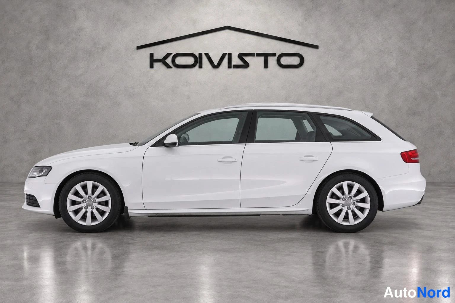 Valkoinen Audi A4 2010, sivulta, kuva 3