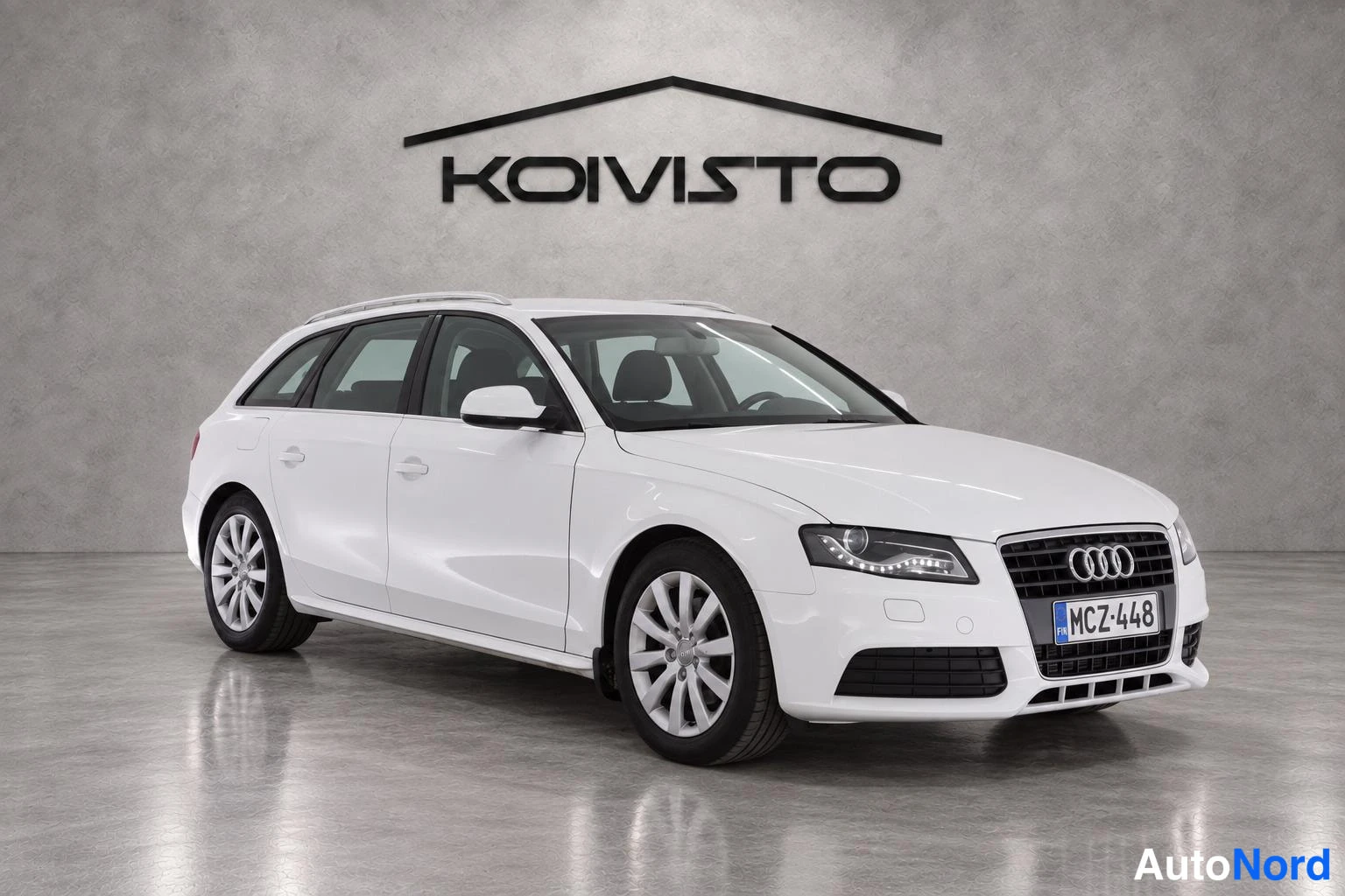 Valkoinen Audi A4 2010, etuviisto, keula oikealle, kuva 2
