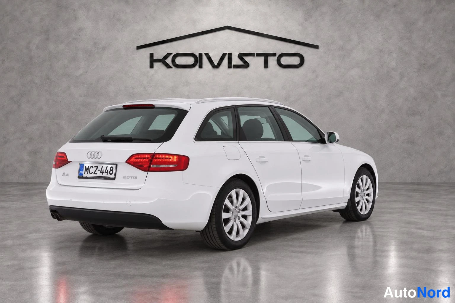 Valkoinen Audi A4 2010, takaviisto, kuva 4