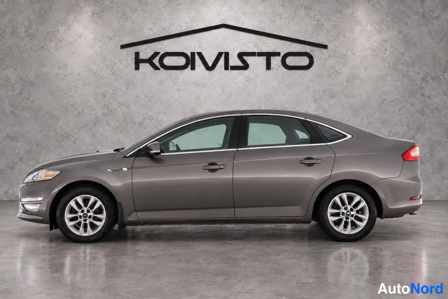 Ruskea Ford Mondeo 2011, sivulta, kuva 3