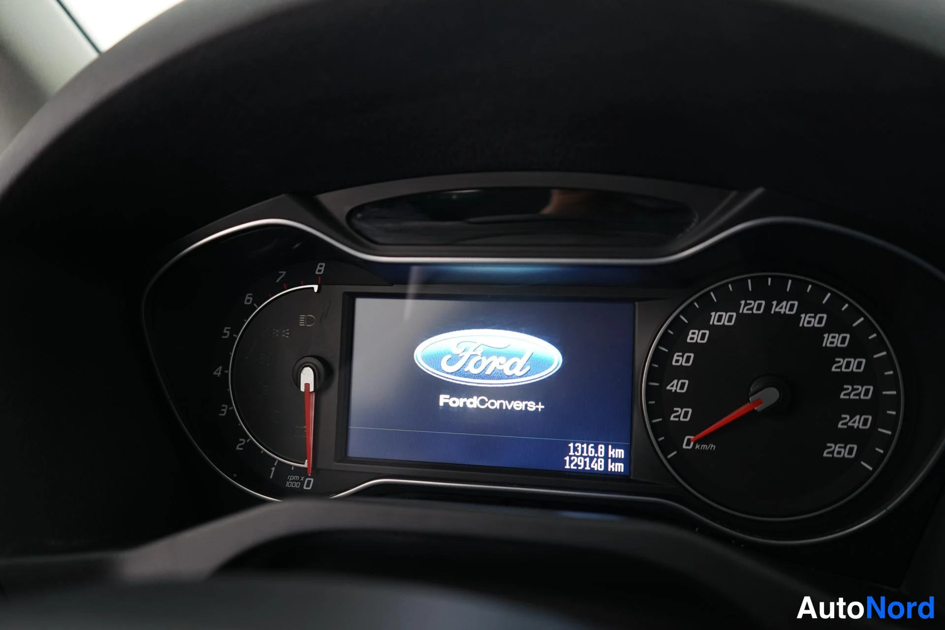 Ruskea Ford Mondeo 2011, yksityiskohta, kuva 15