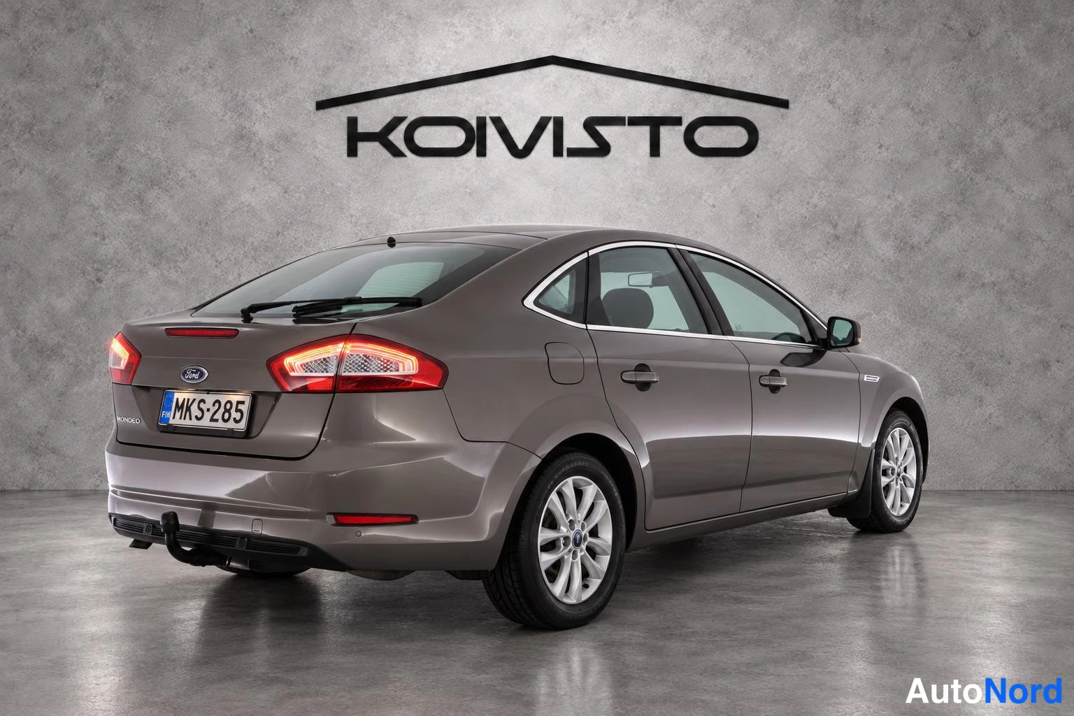 Ruskea Ford Mondeo 2011, takaviisto, kuva 4