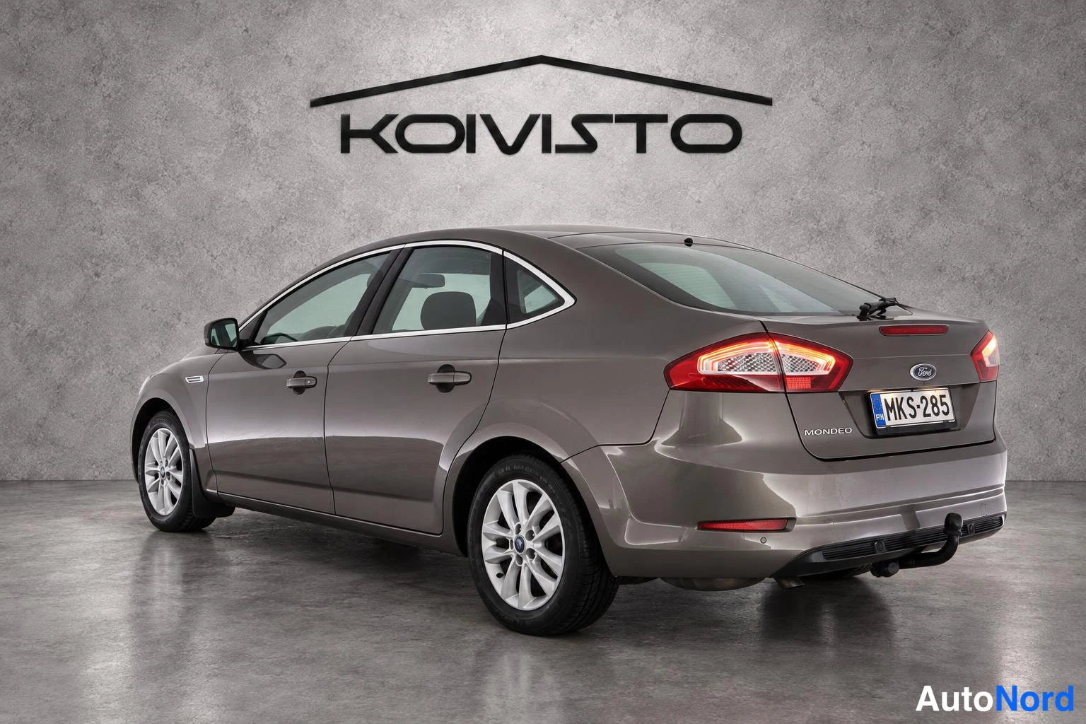 Ruskea Ford Mondeo 2011, takaviisto, kuva 5