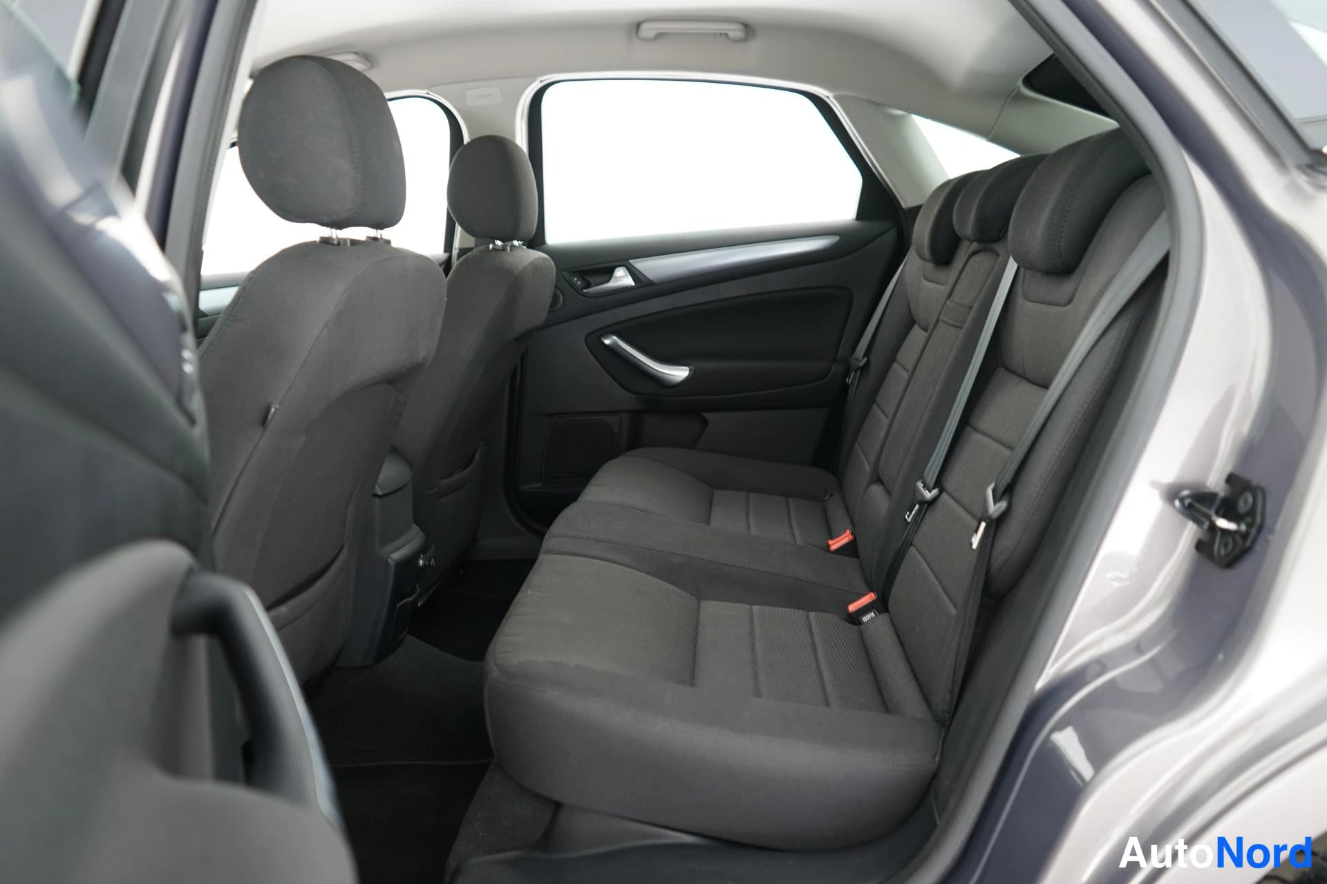 Ruskea Ford Mondeo 2011, takaistuimet, kuva 8