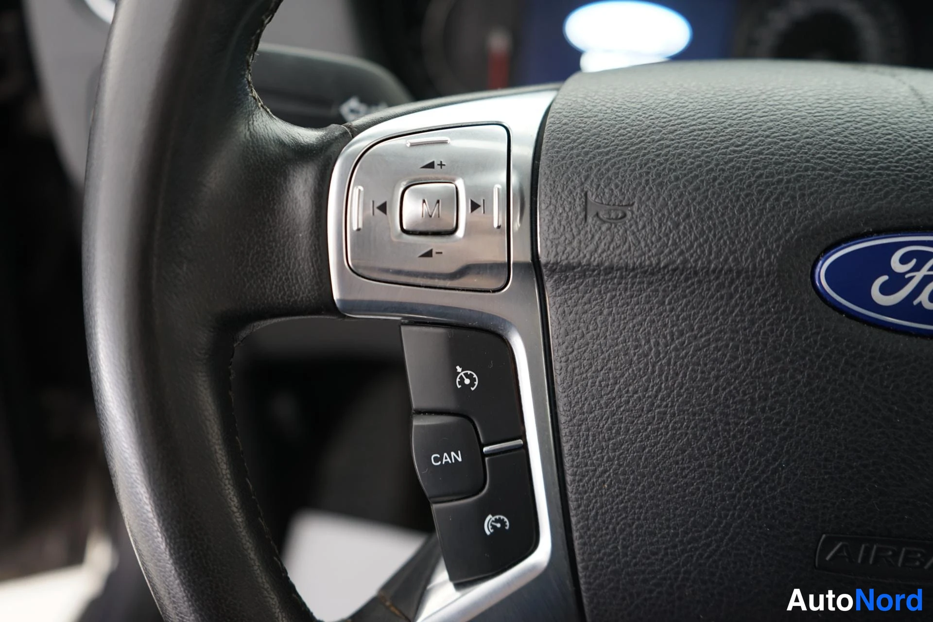 Ruskea Ford Mondeo 2011, yksityiskohta, kuva 11