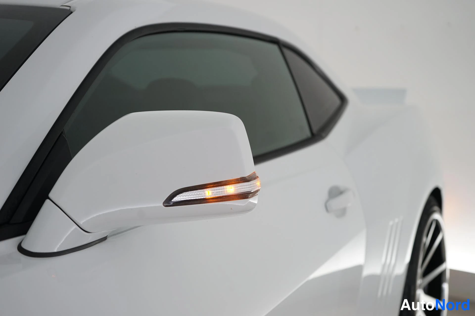 Valkoinen Chevrolet Camaro 2010, yksityiskohta, kuva 19