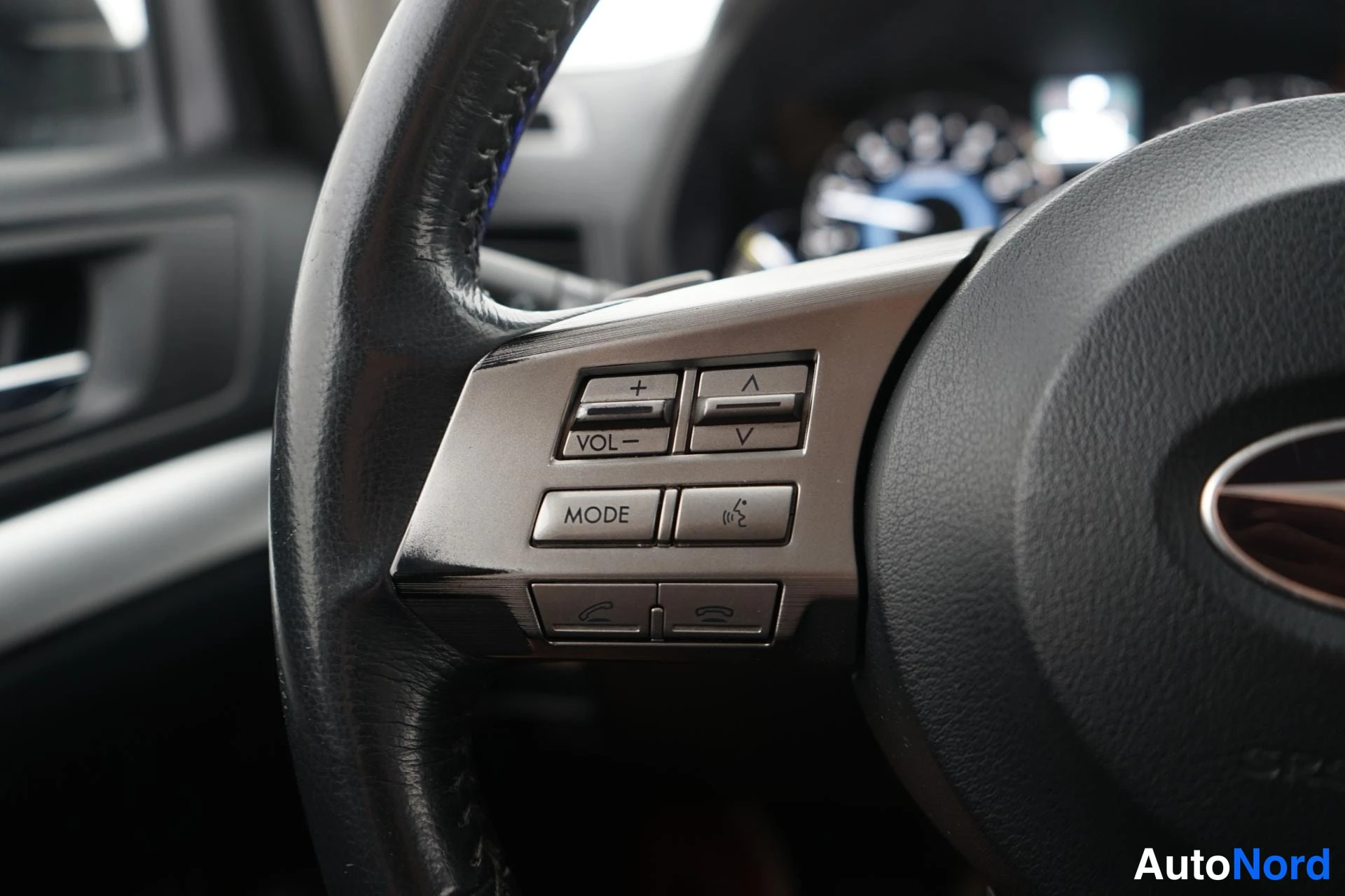 Harmaa Subaru Legacy 2010, yksityiskohta, kuva 14