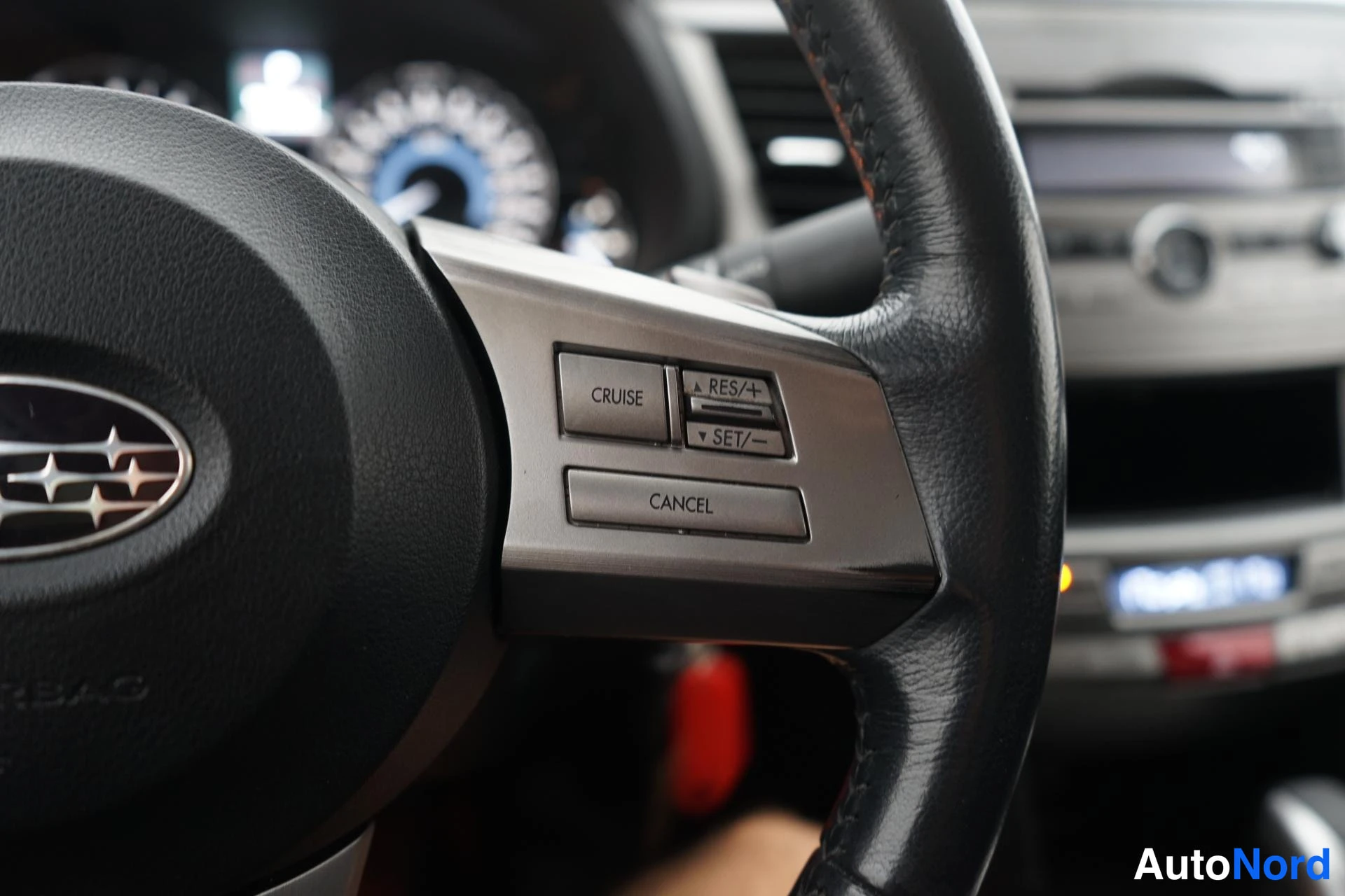 Harmaa Subaru Legacy 2010, yksityiskohta, kuva 15