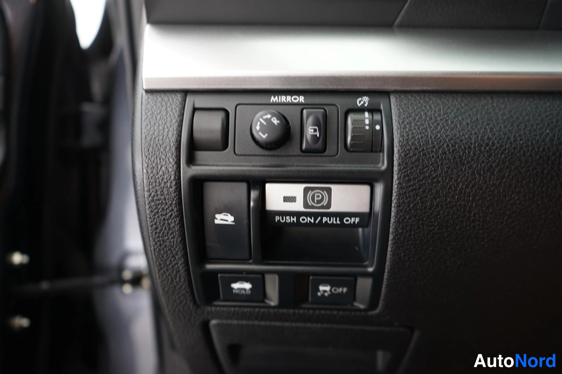 Harmaa Subaru Legacy 2010, yksityiskohta, kuva 21